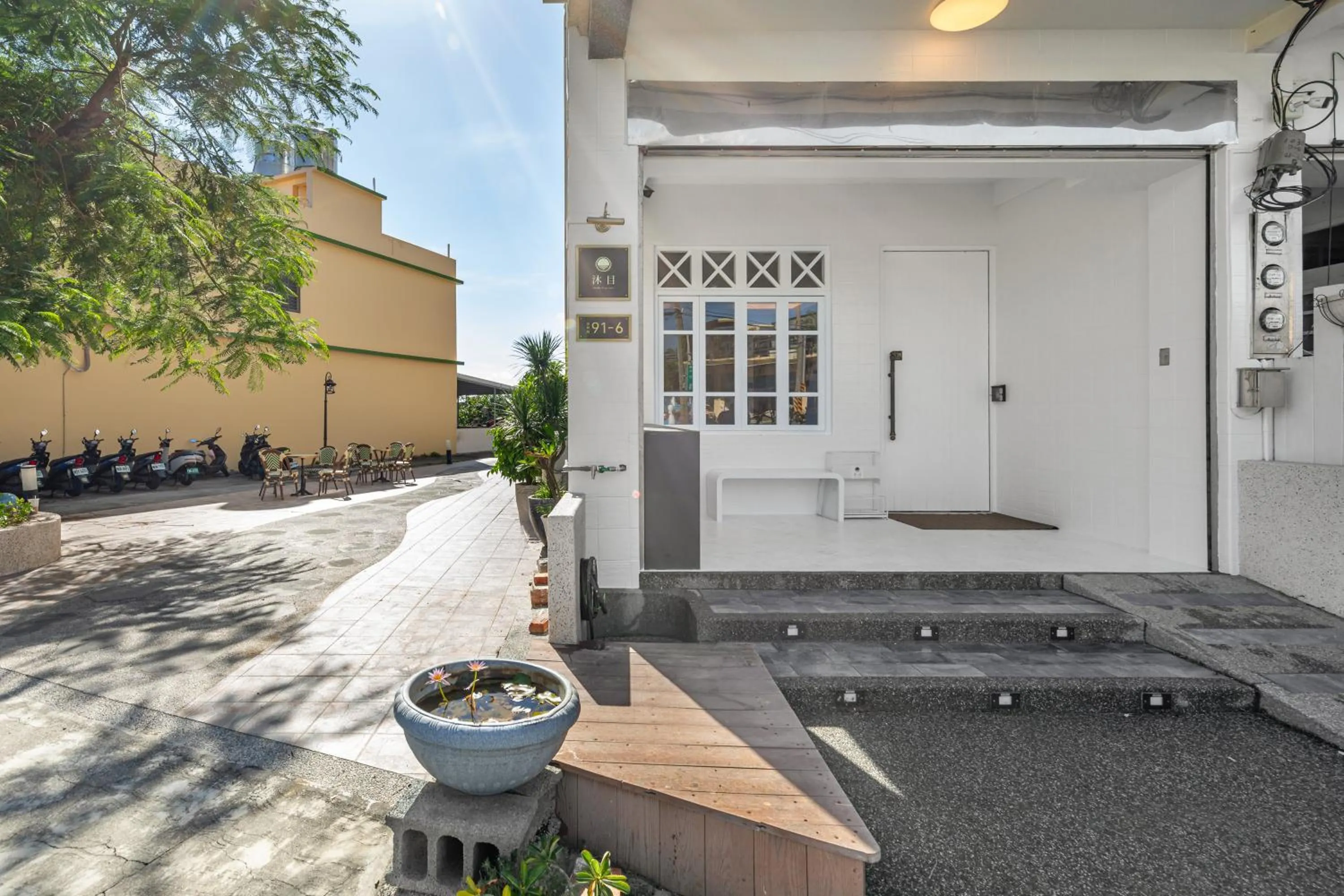 Property building in Sunset Mu Style Inn