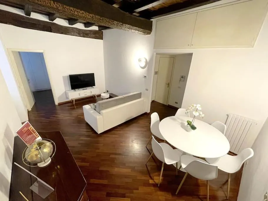 Communal lounge/ TV room, Bed in Tower Gombito's Apartment