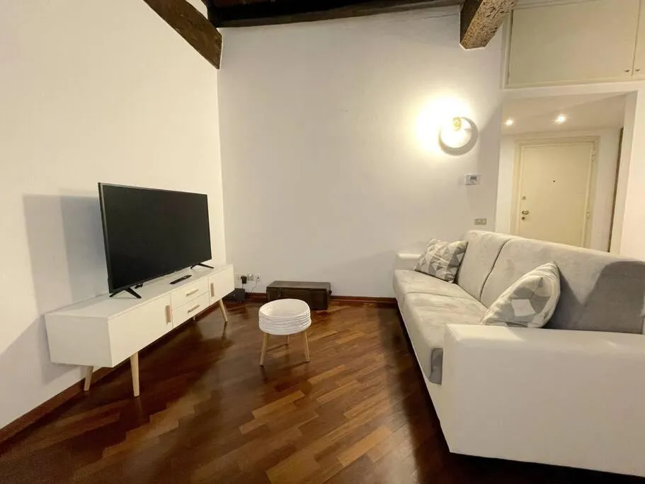 Communal lounge/ TV room in Tower Gombito's Apartment