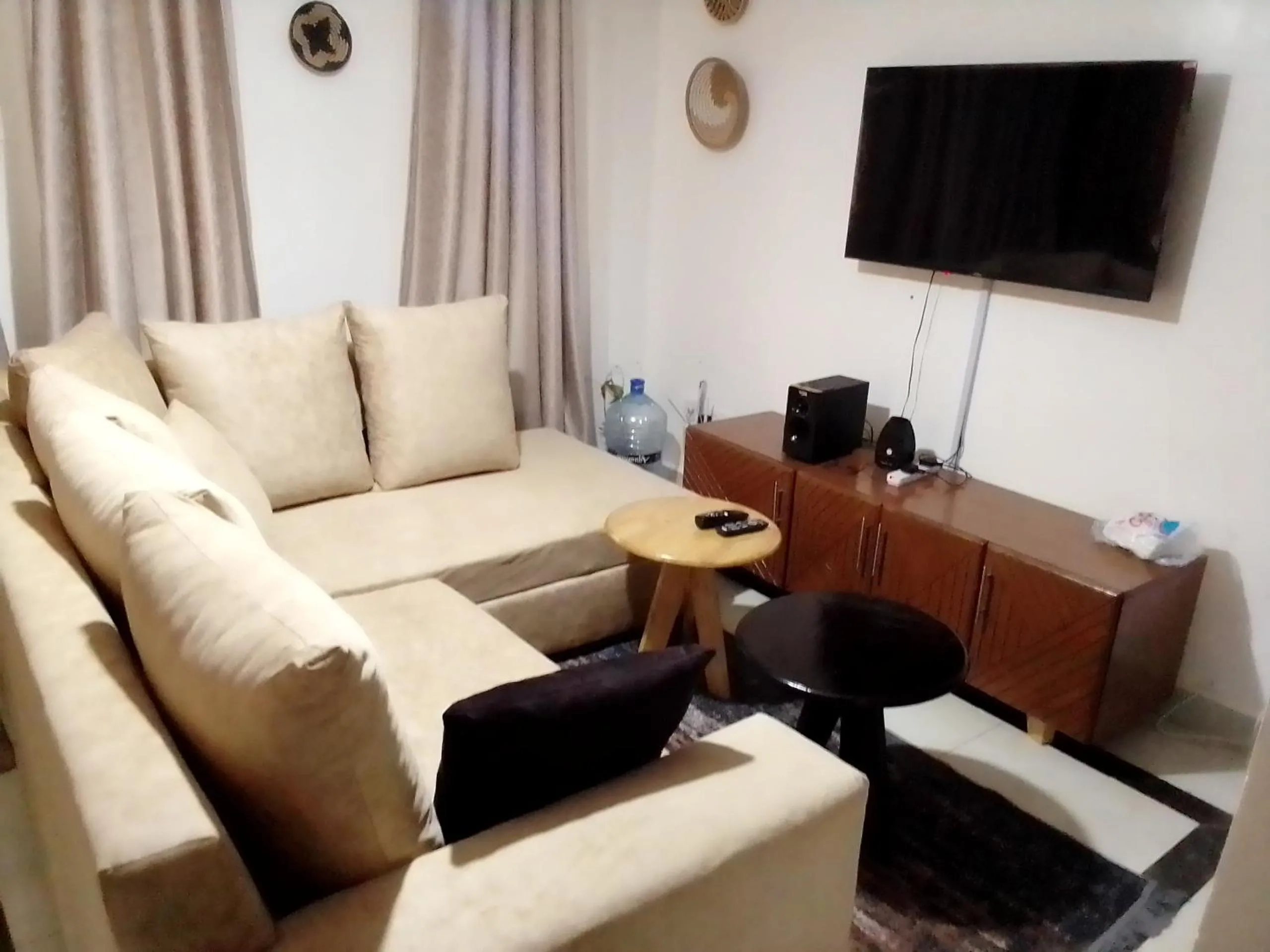 Apartment in 1-Bed Flat Sleeps 2 with Parking