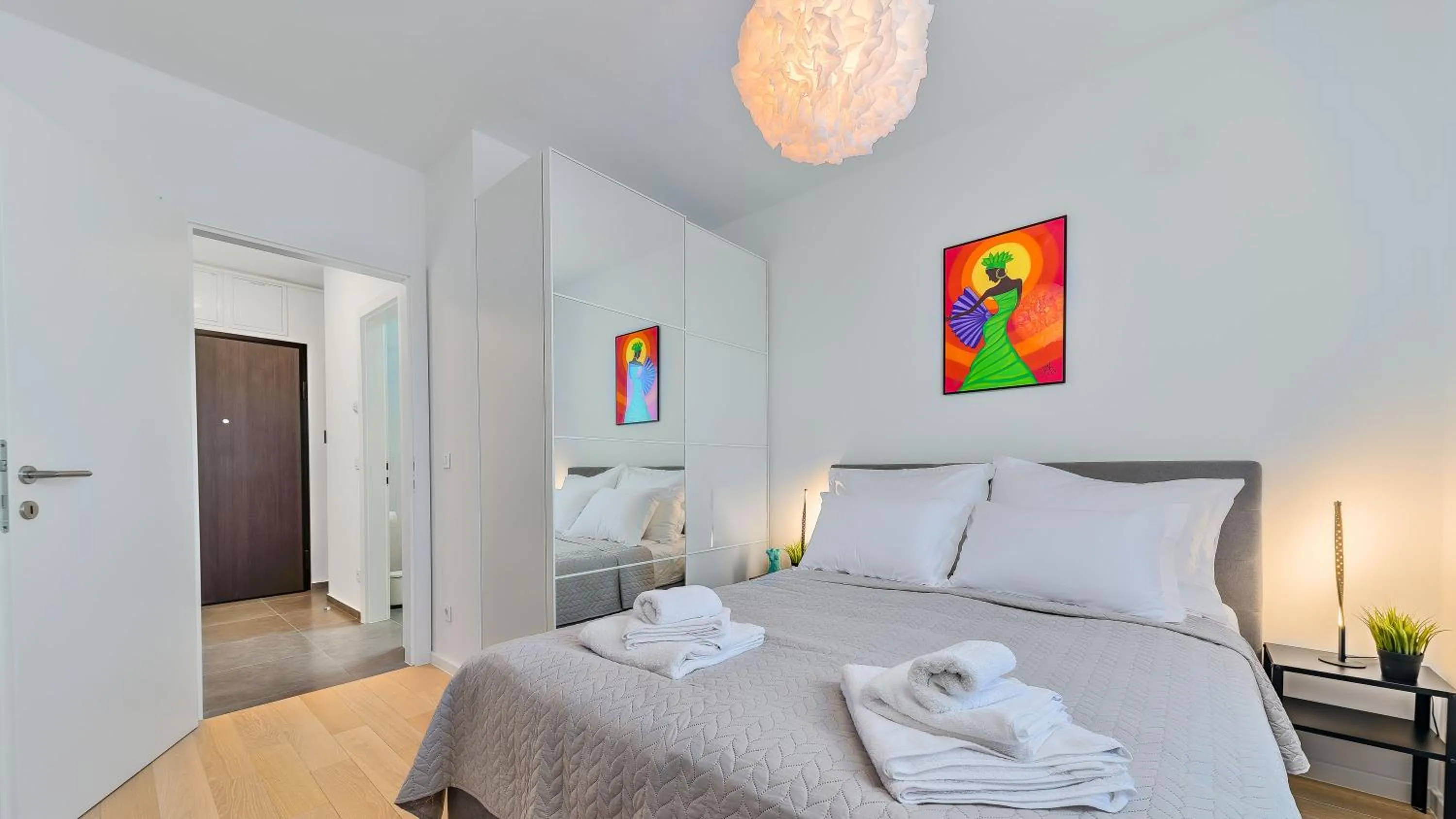 Bed in Good Vibes Lux, 2BDR, Parking, 2BATH