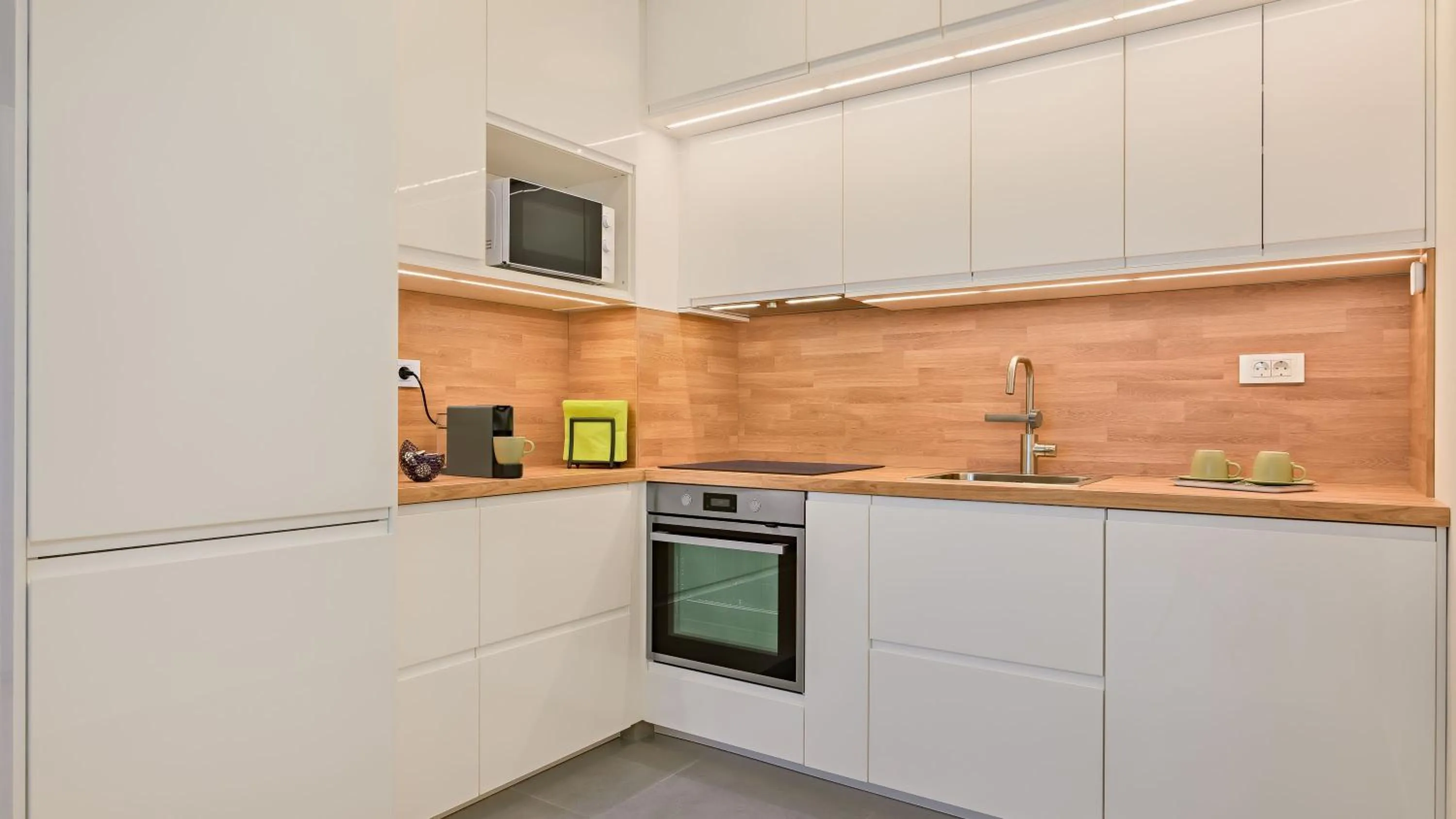 oven in Good Vibes Lux, 2BDR, Parking, 2BATH