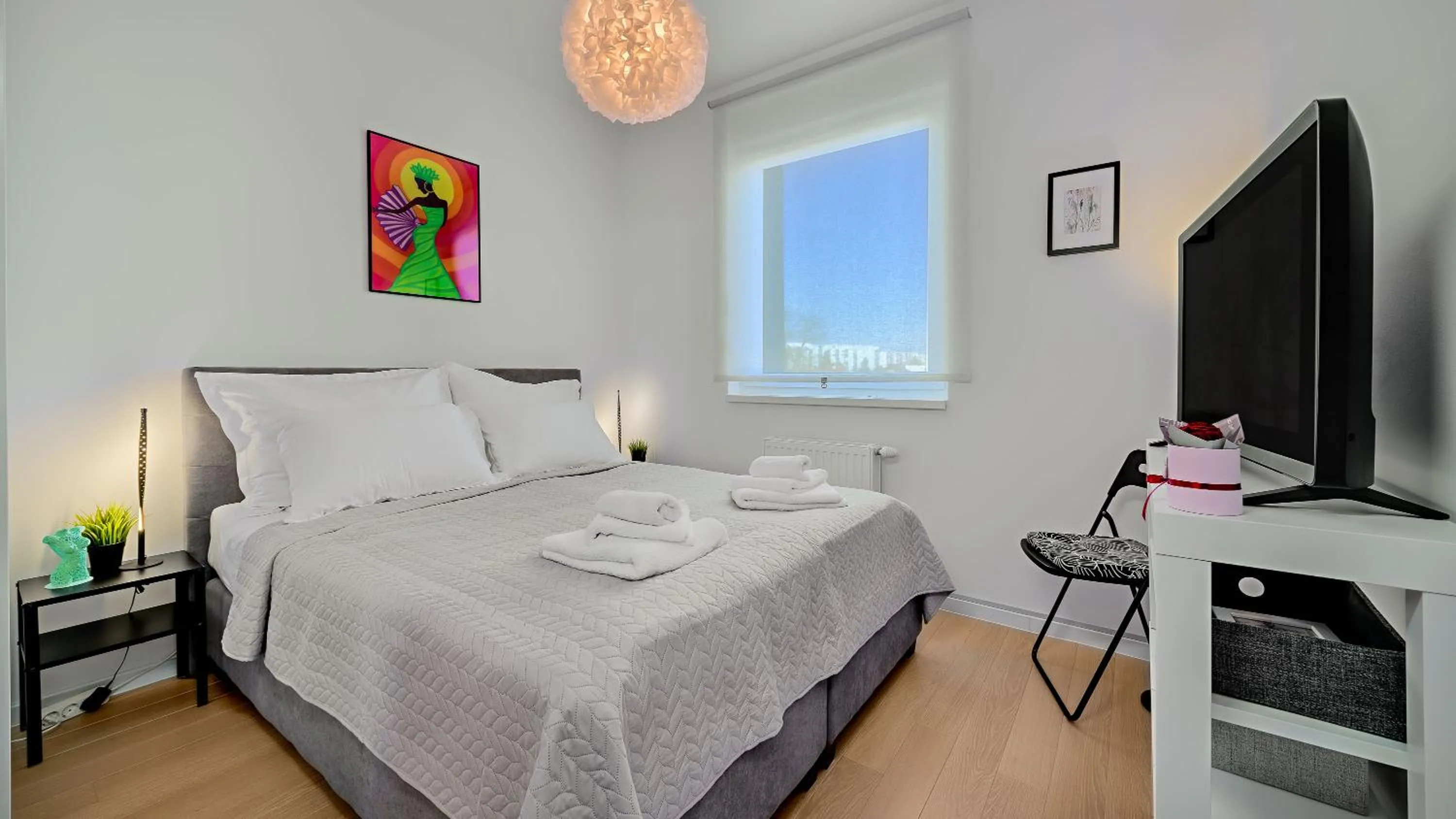 Bed in Good Vibes Lux, 2BDR, Parking, 2BATH