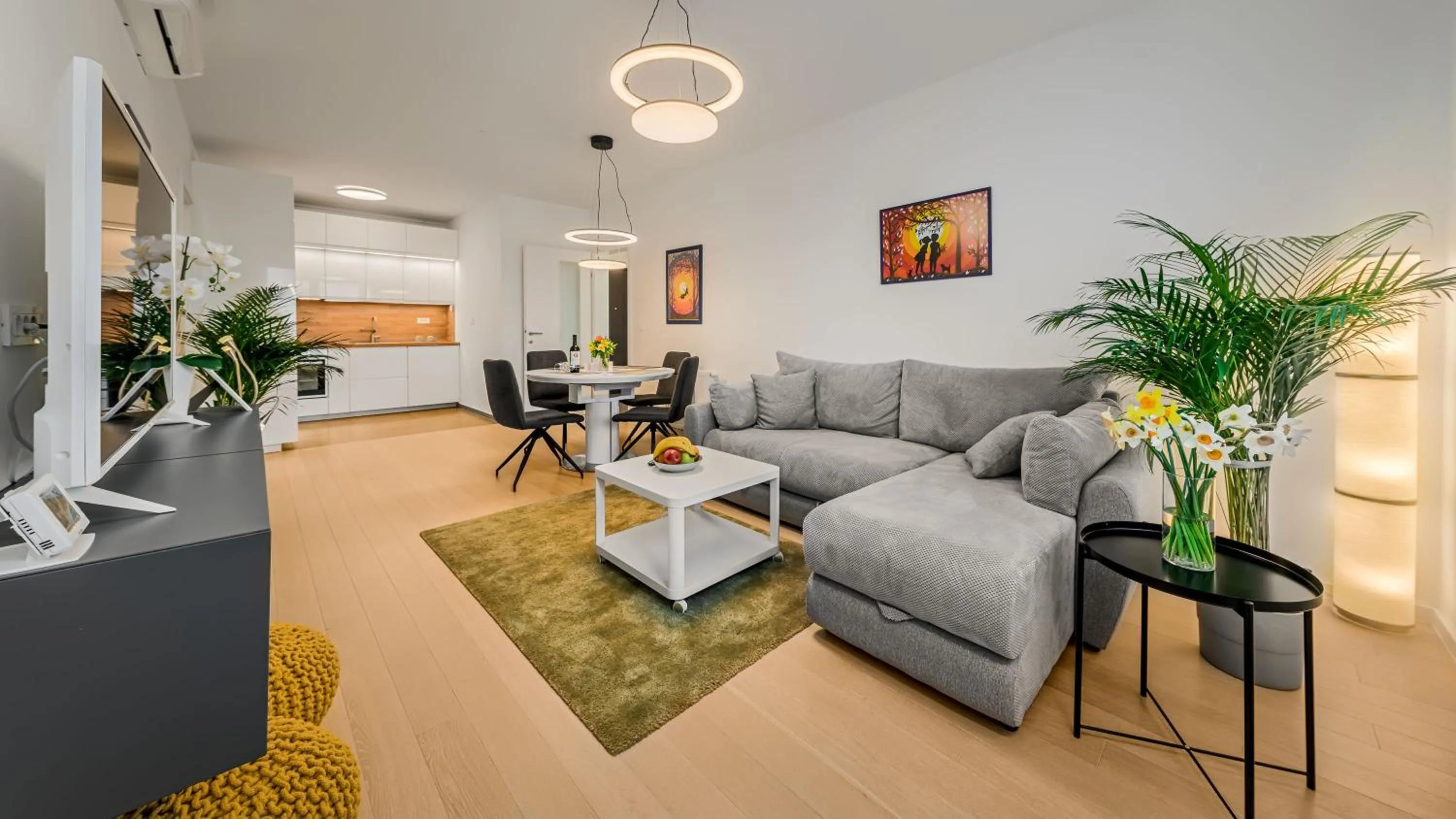 TV and multimedia in Good Vibes Lux, 2BDR, Parking, 2BATH