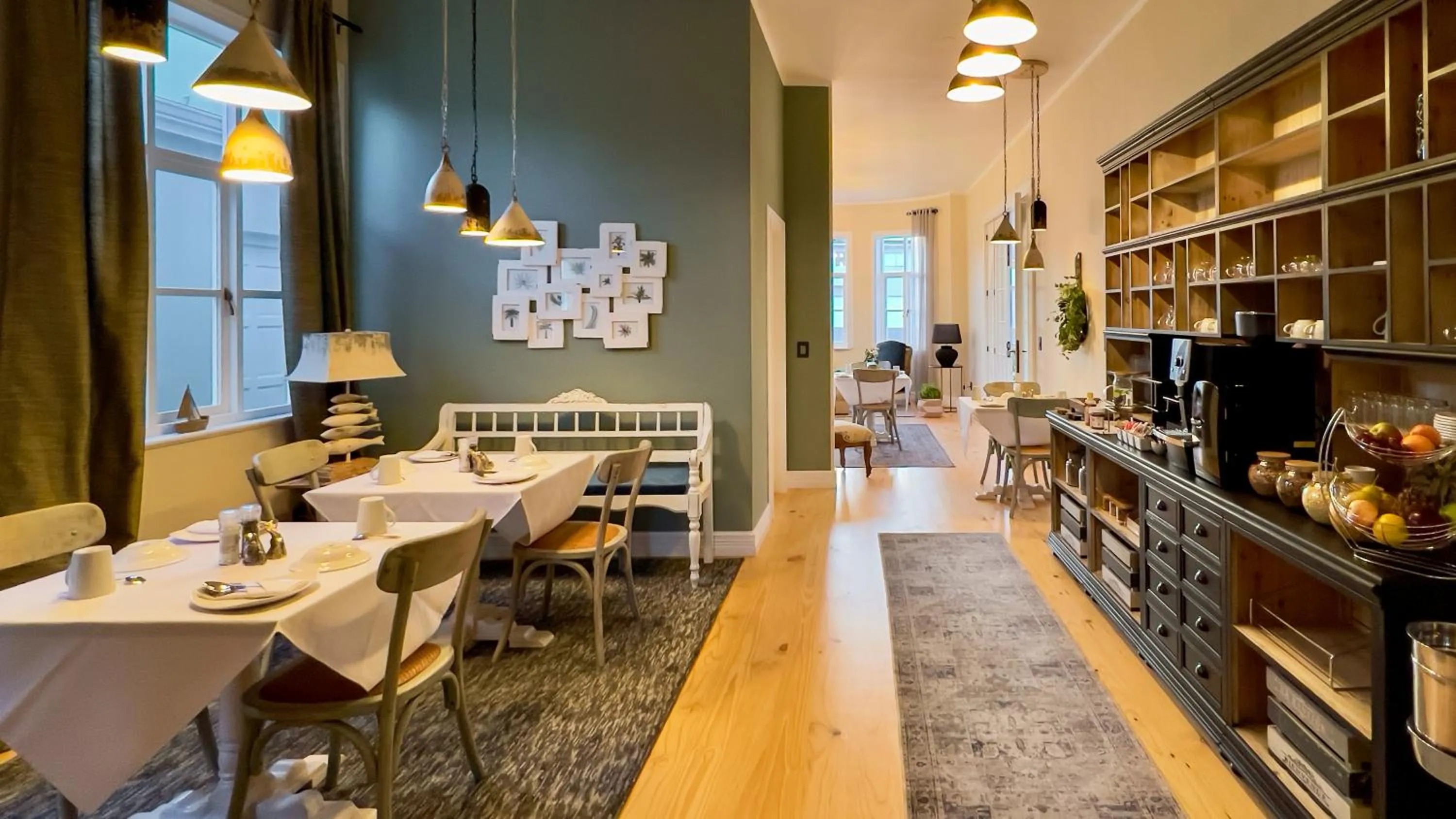 Restaurant/places to eat in Brigadoon Boutique Guesthouse