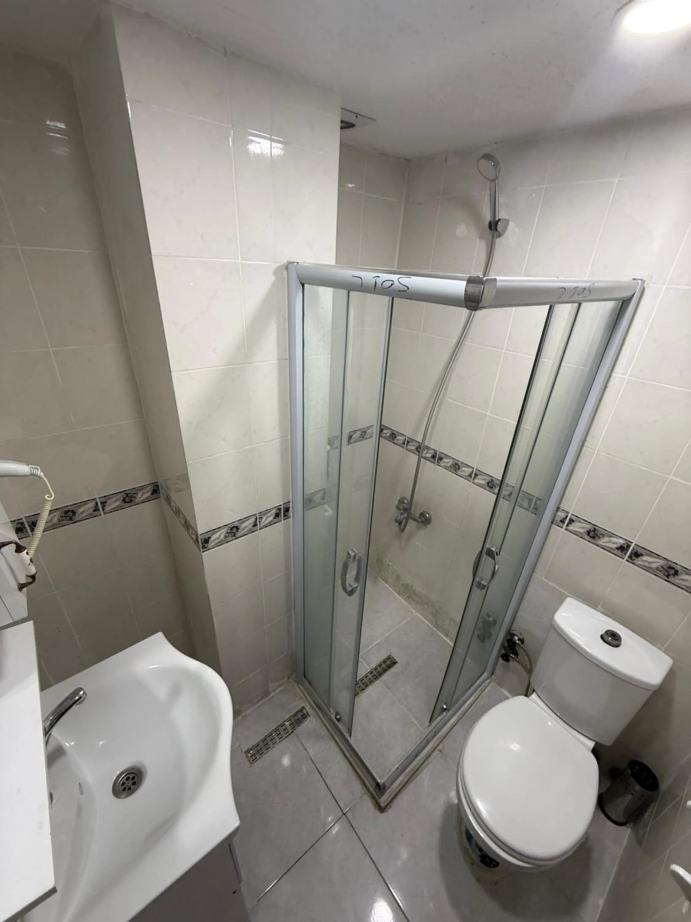 Shower in KABİL OTEl