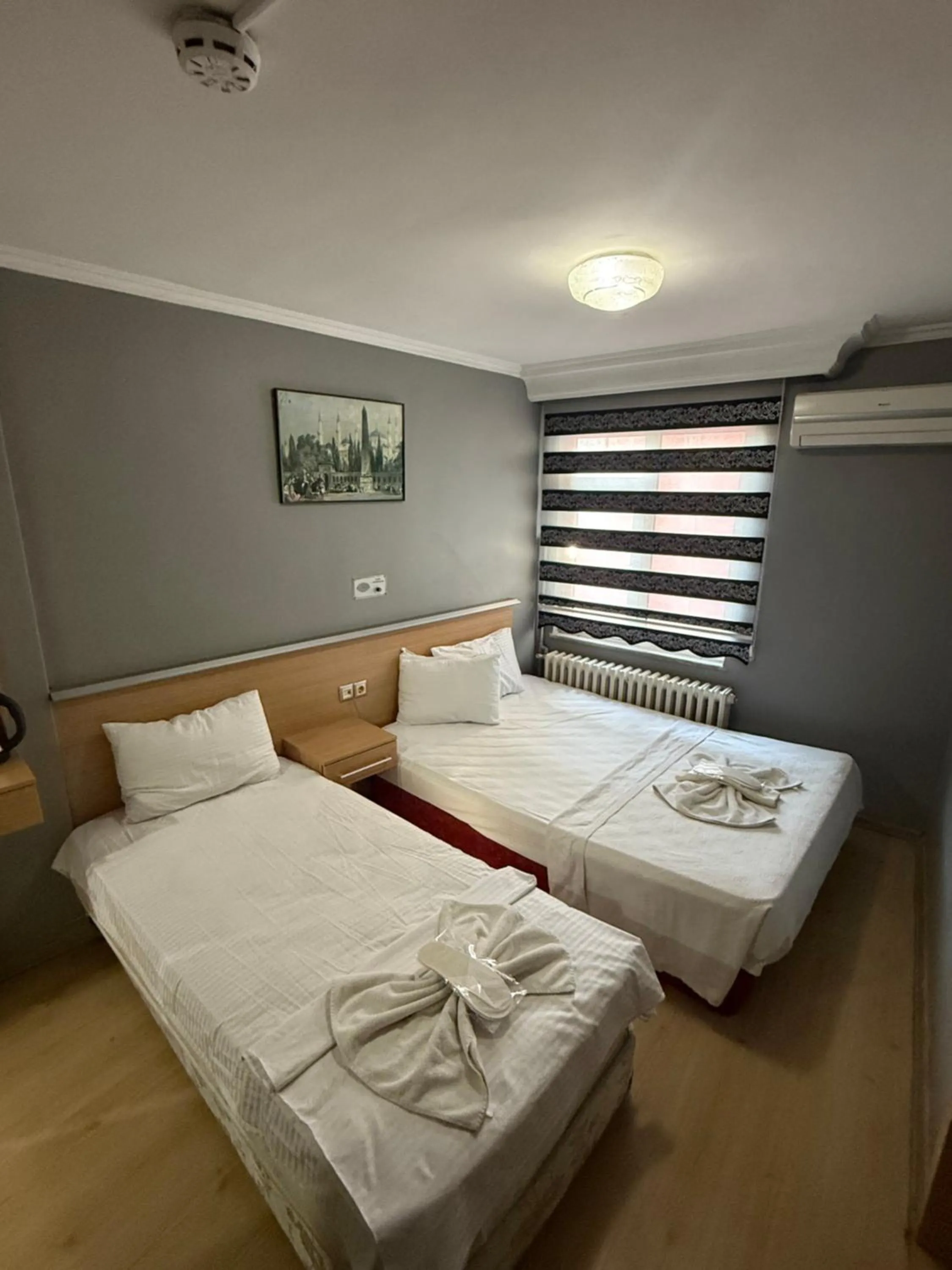 Bed in KABİL OTEl