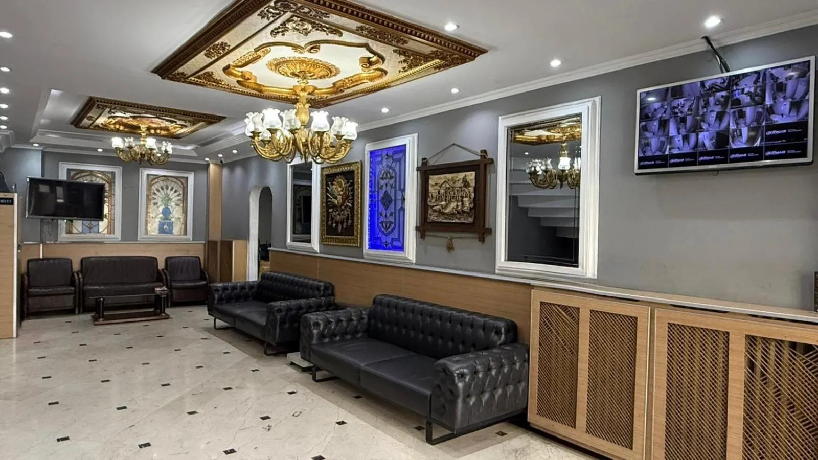 Communal lounge/ TV room in KABİL OTEl
