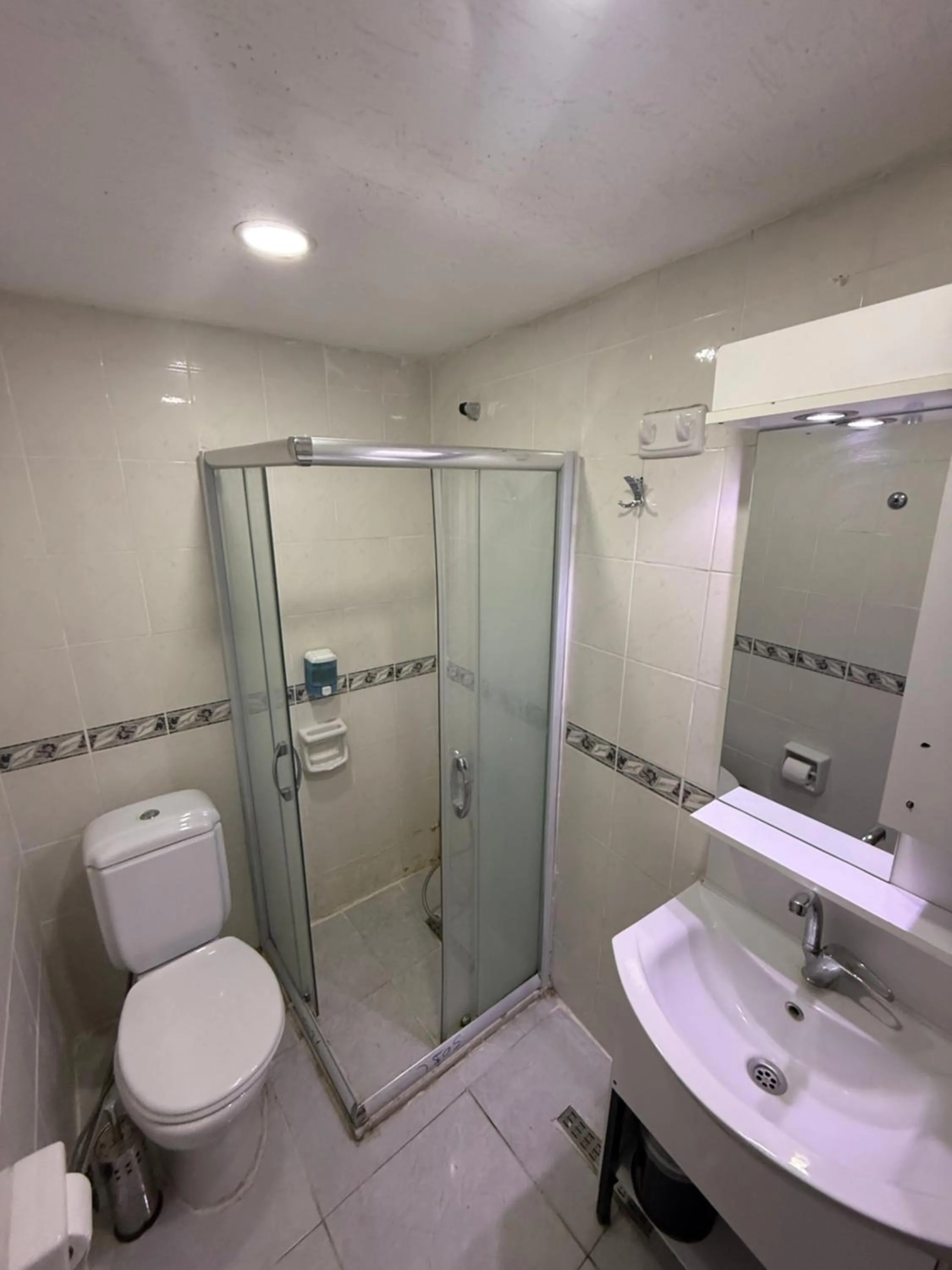 Shower in KABİL OTEl