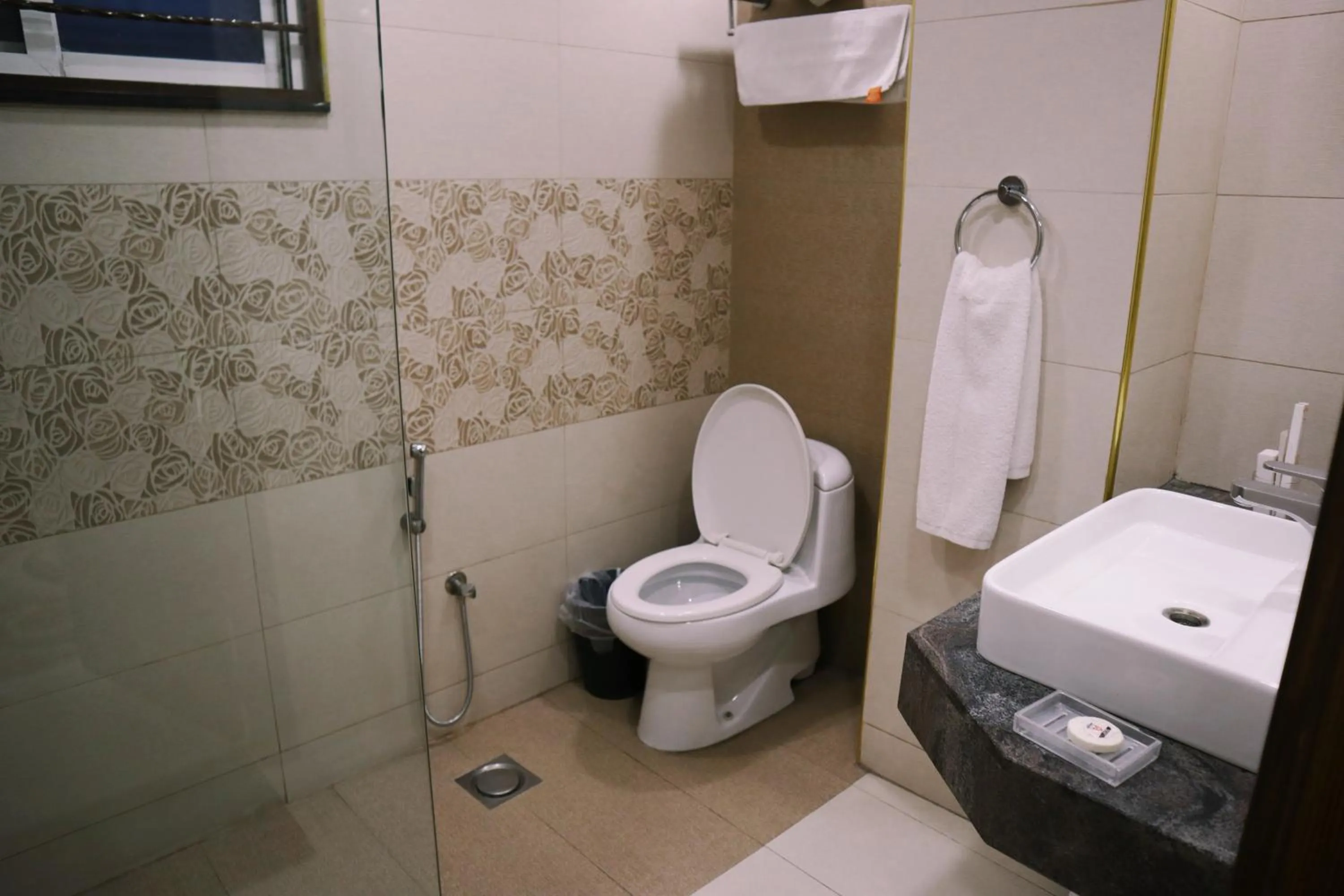 Shower in Hayyat Luxury Hotel Suites