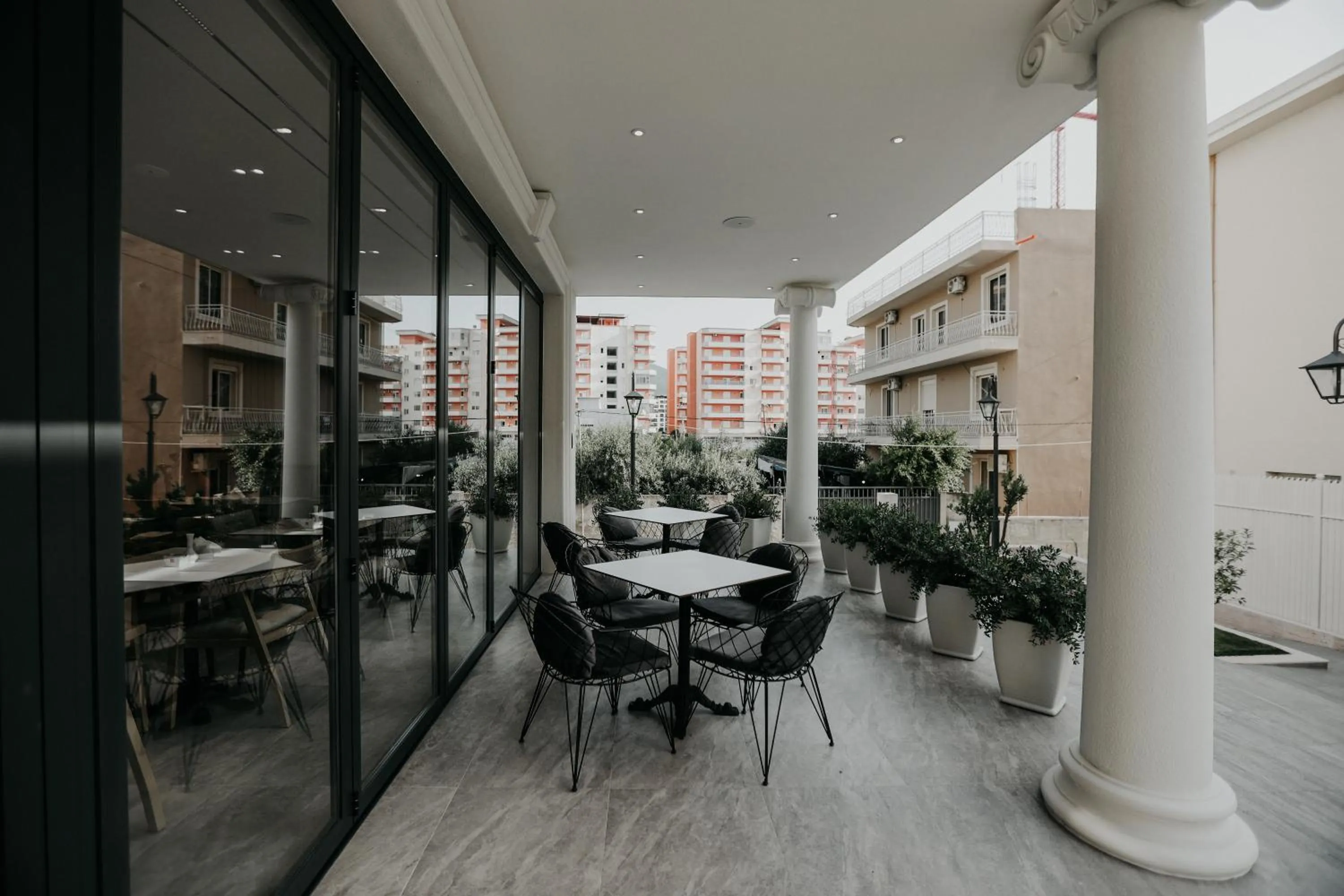 Restaurant/places to eat in Seaside Hotel