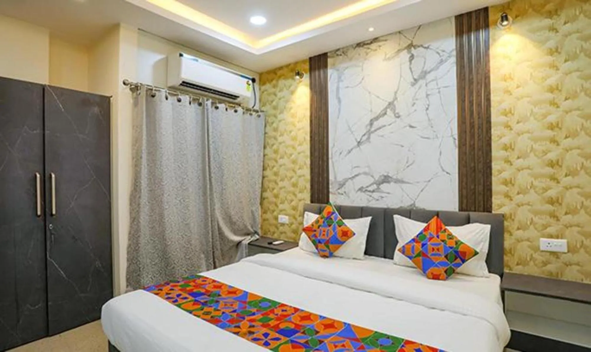 Bed in FabExpress Namaste Kashi - Dasaswamedh Ghat