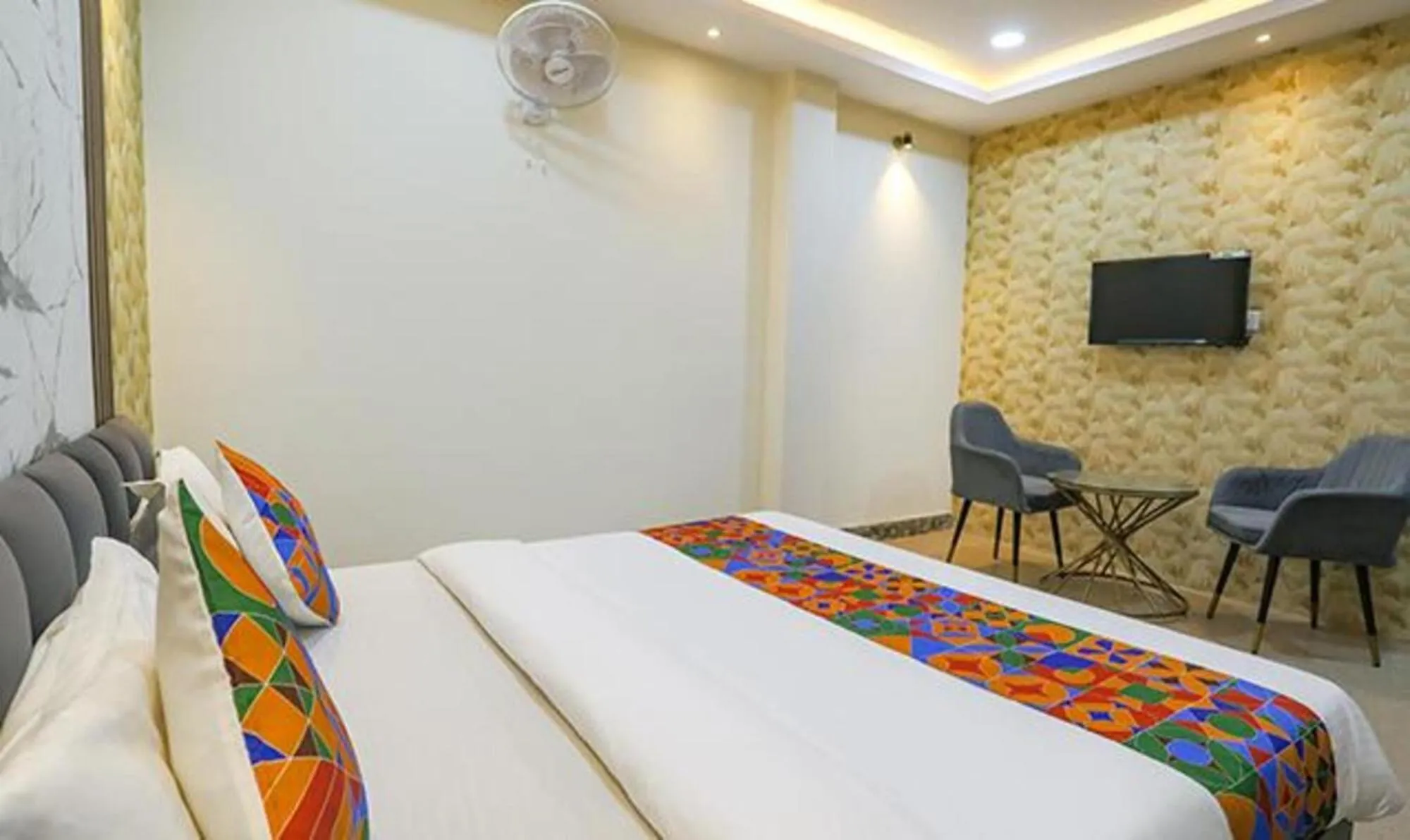 Bed in FabExpress Namaste Kashi - Dasaswamedh Ghat