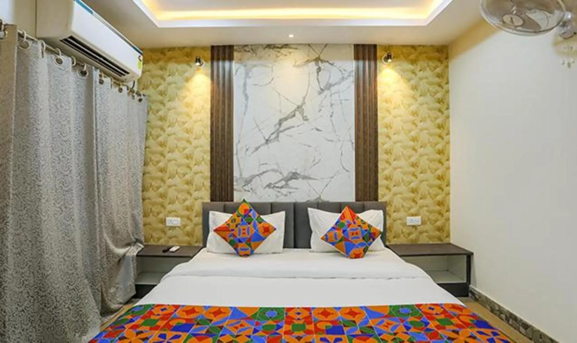 Bed in FabExpress Namaste Kashi - Dasaswamedh Ghat