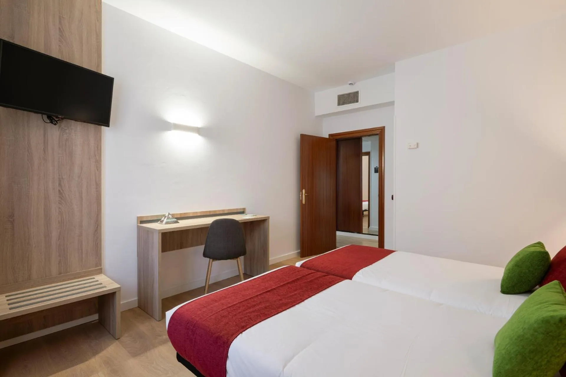 Bedroom, Bed in Hotel Alda Malvasía