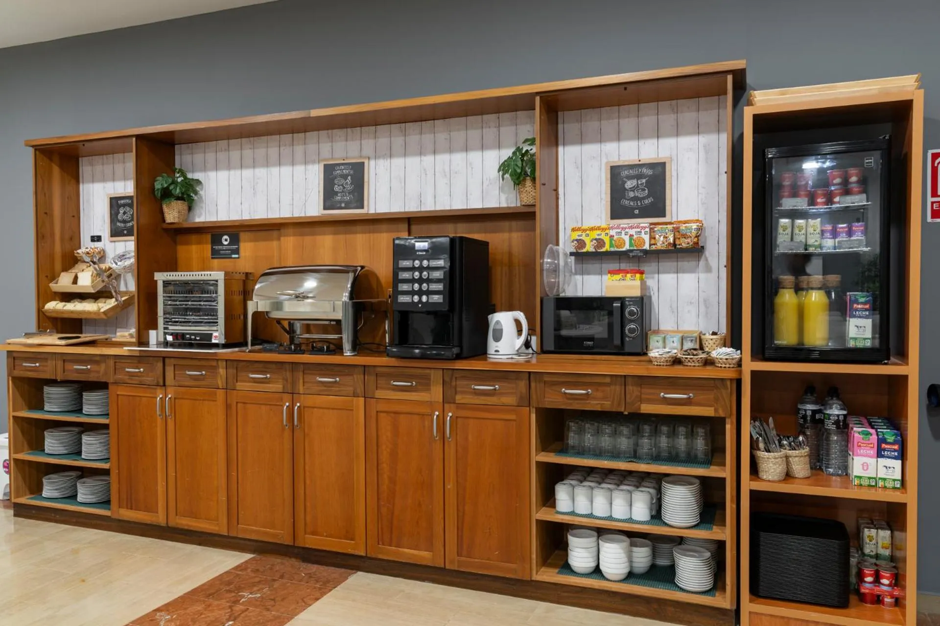 Breakfast in Hotel Alda Malvasía