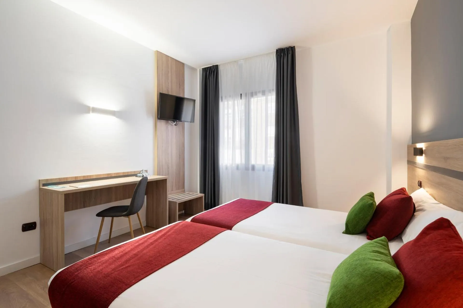 Bedroom, Bed in Hotel Alda Malvasía