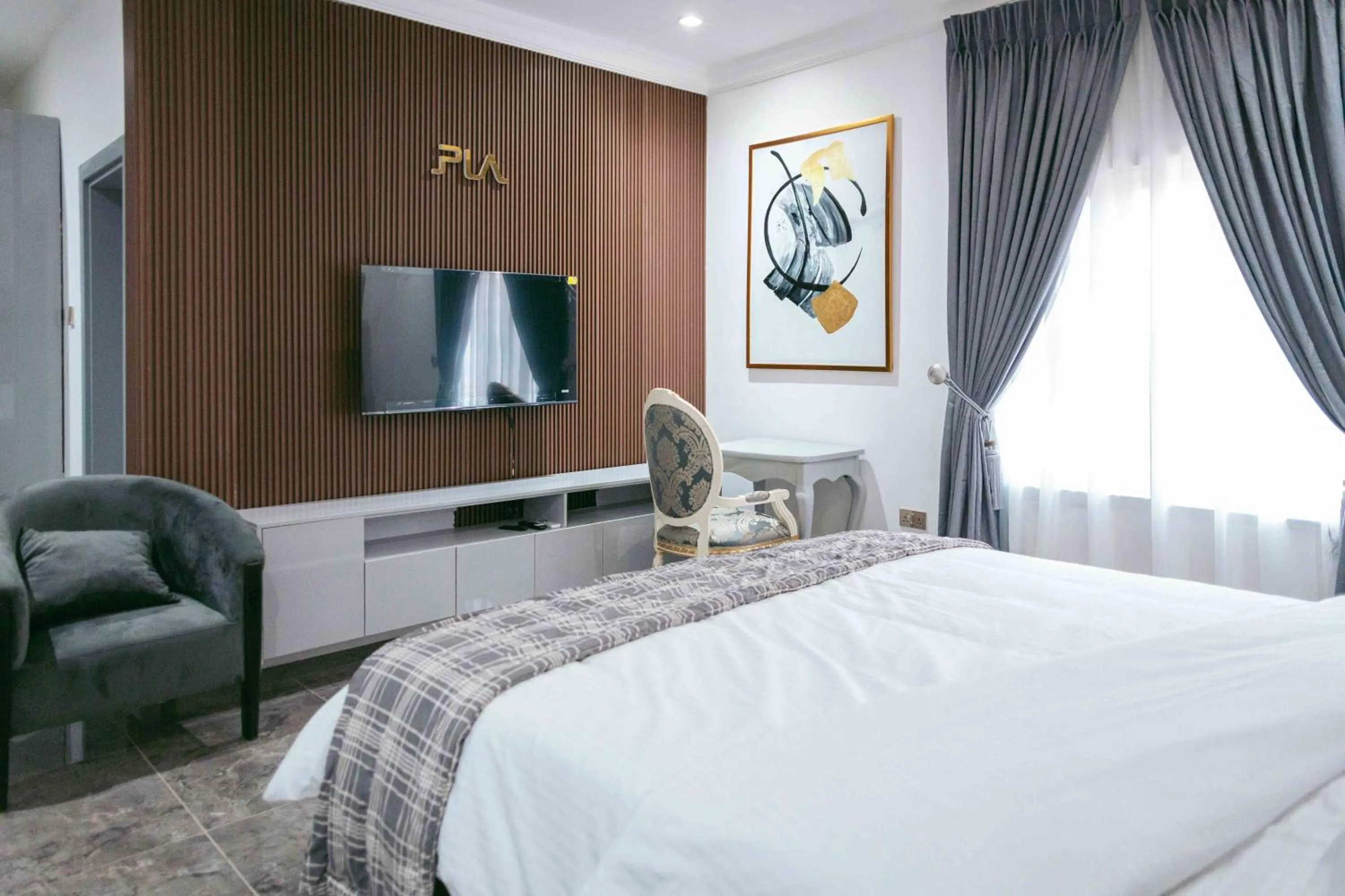 TV and multimedia, Bed in Phoenix Luxury Apartments