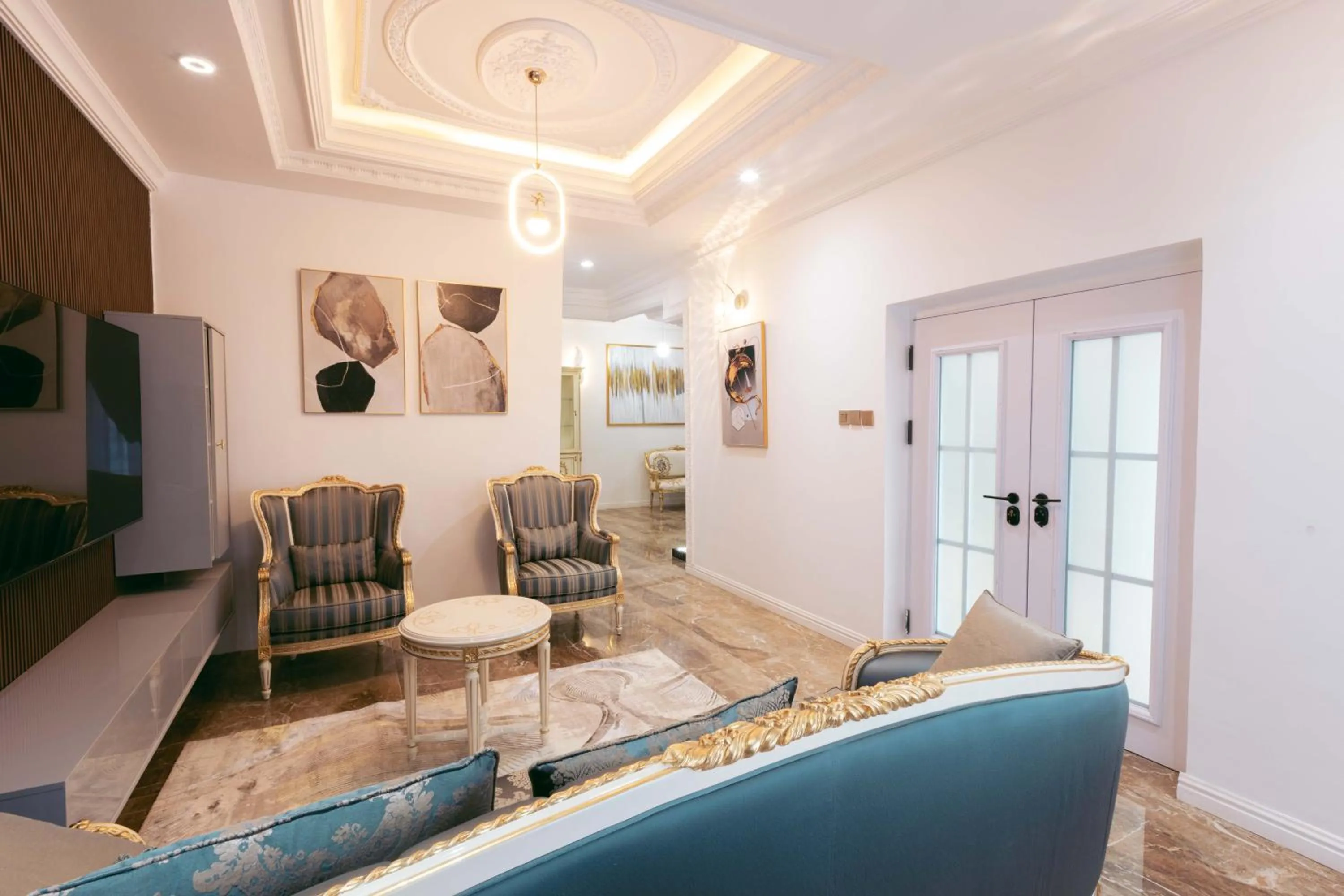 Seating area in Phoenix Luxury Apartments