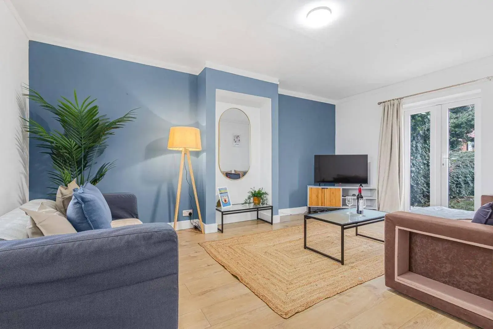 3 Bed House Sleeps 8 -Near Heathrow -Free Parking 3 Bed House Sleeps 8 -Near Heathrow -Free Parking
