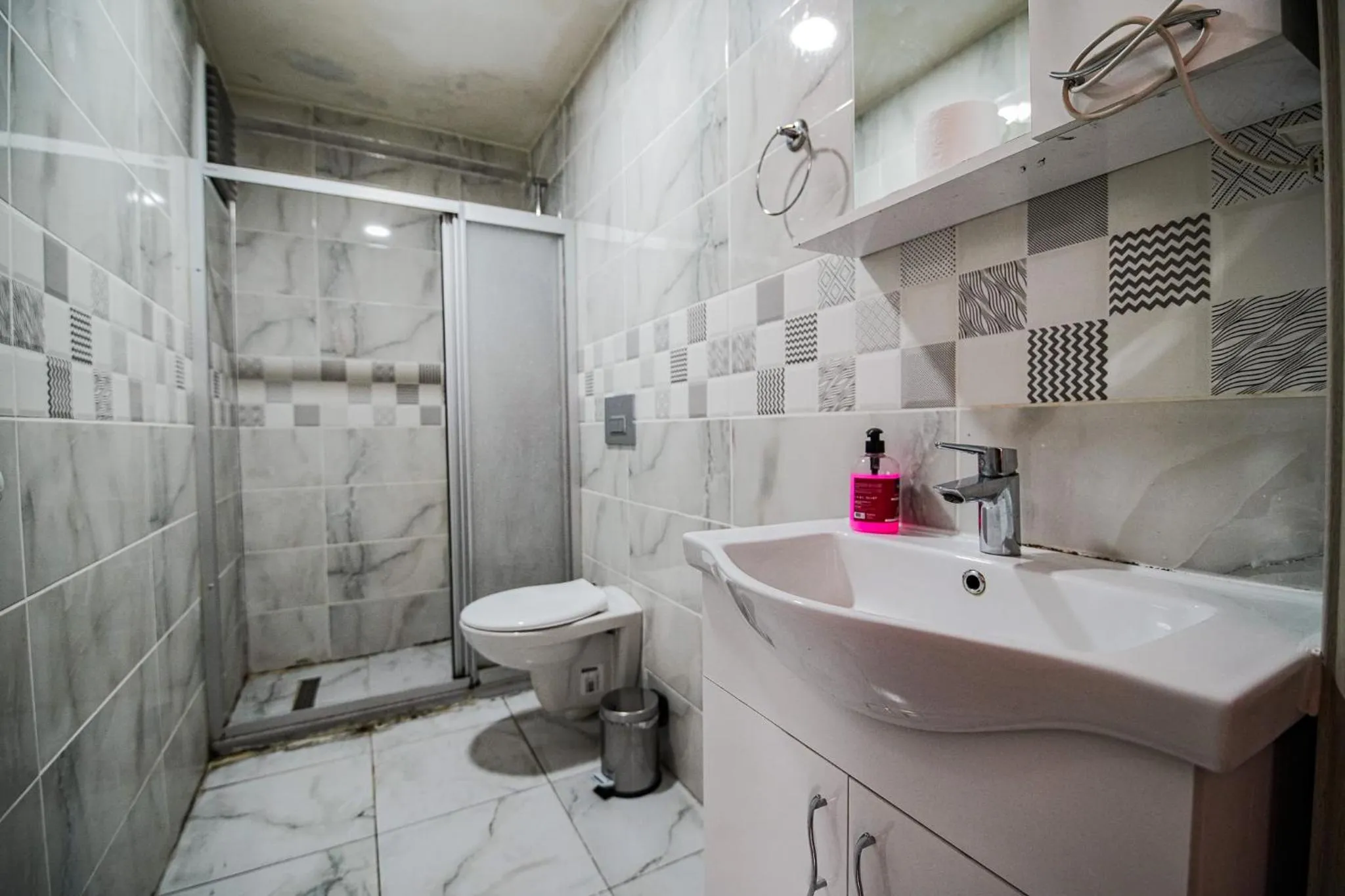 Shower in MITANI SUITES