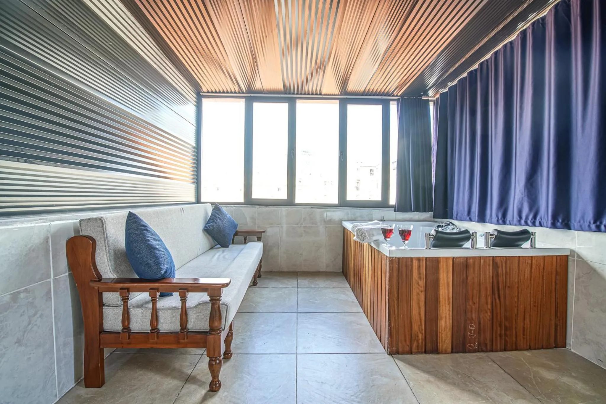 Hot Tub in MITANI SUITES