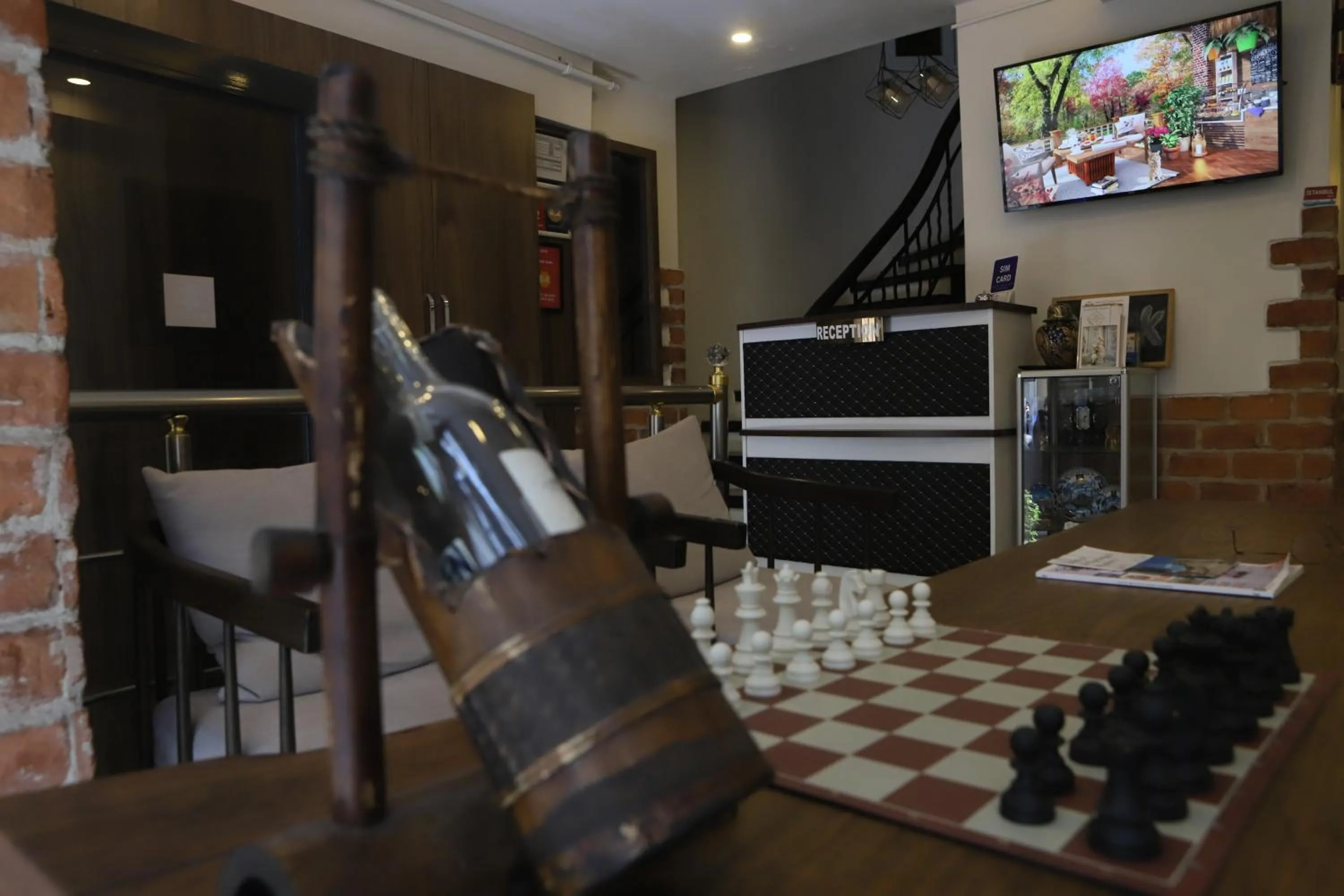 Communal lounge/ TV room in MITANI SUITES