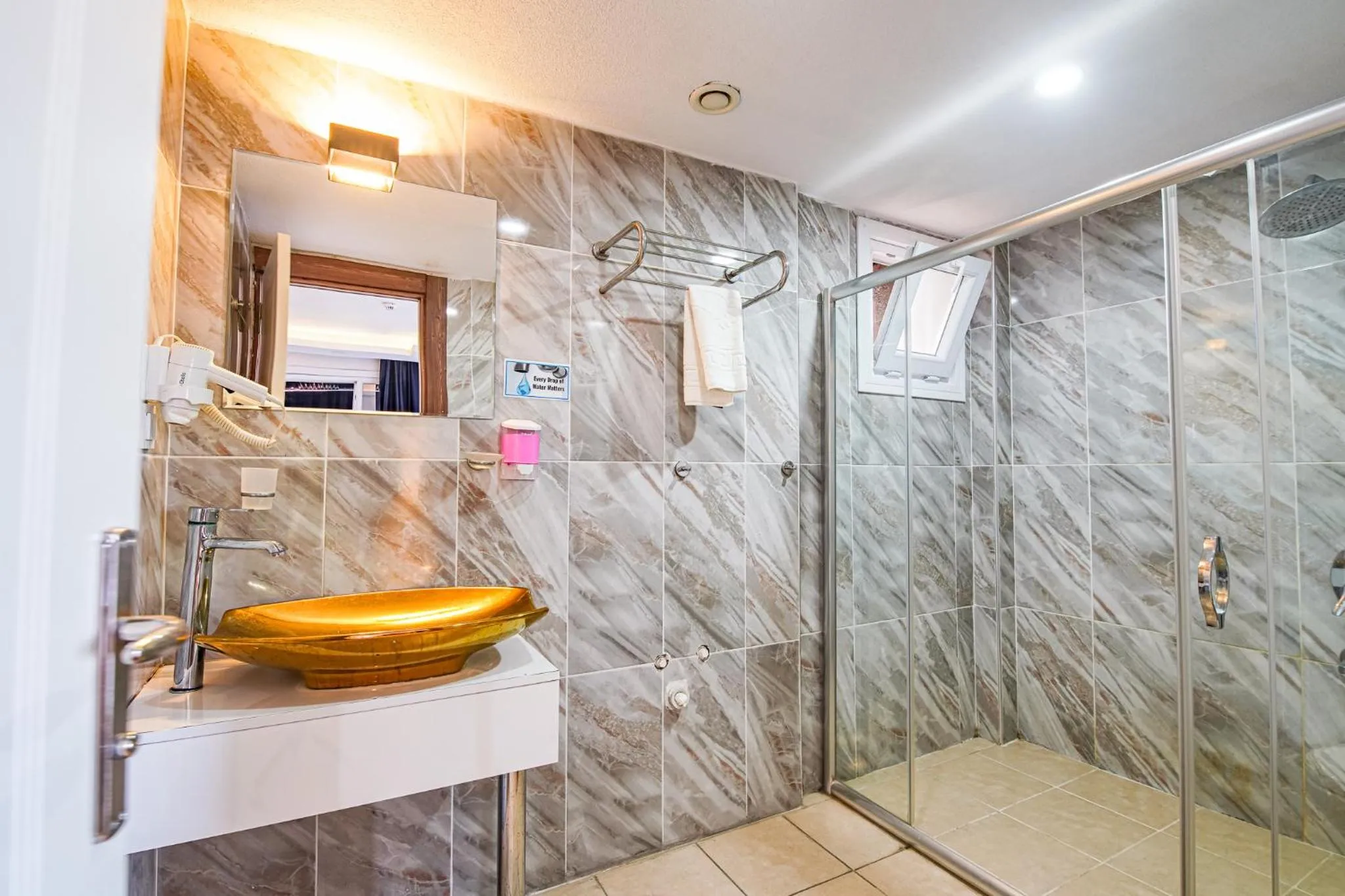 Shower in MITANI SUITES