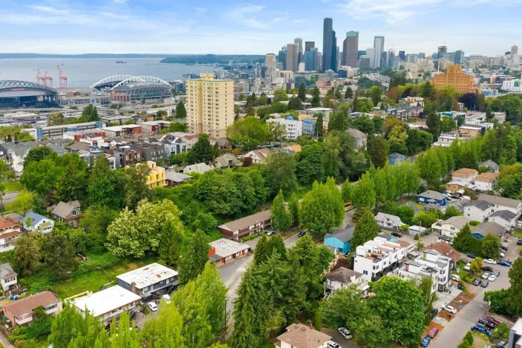 Seattle Cloud 2BR Prime Location