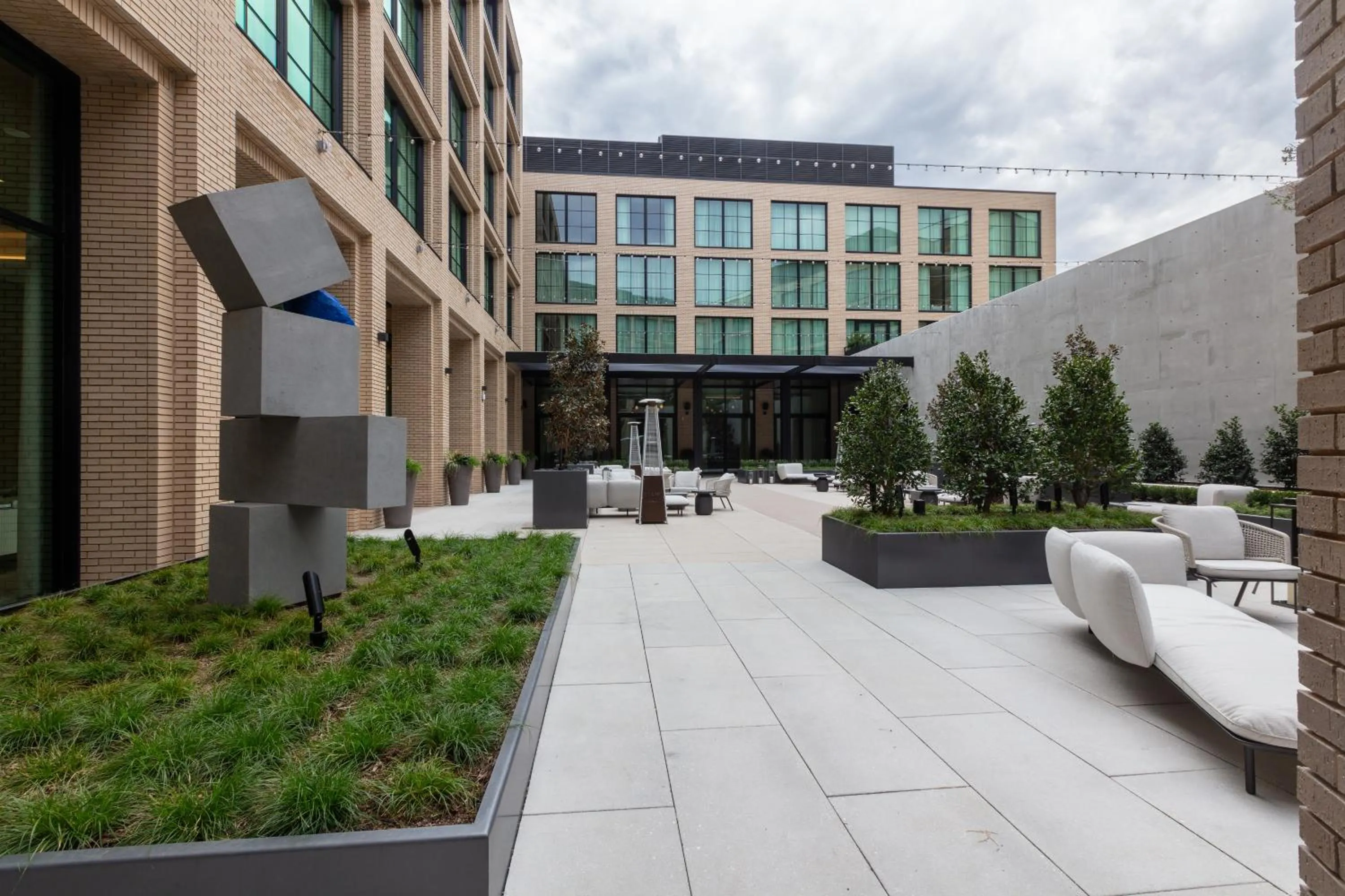 Facade/entrance in The Crescent Hotel, Fort Worth