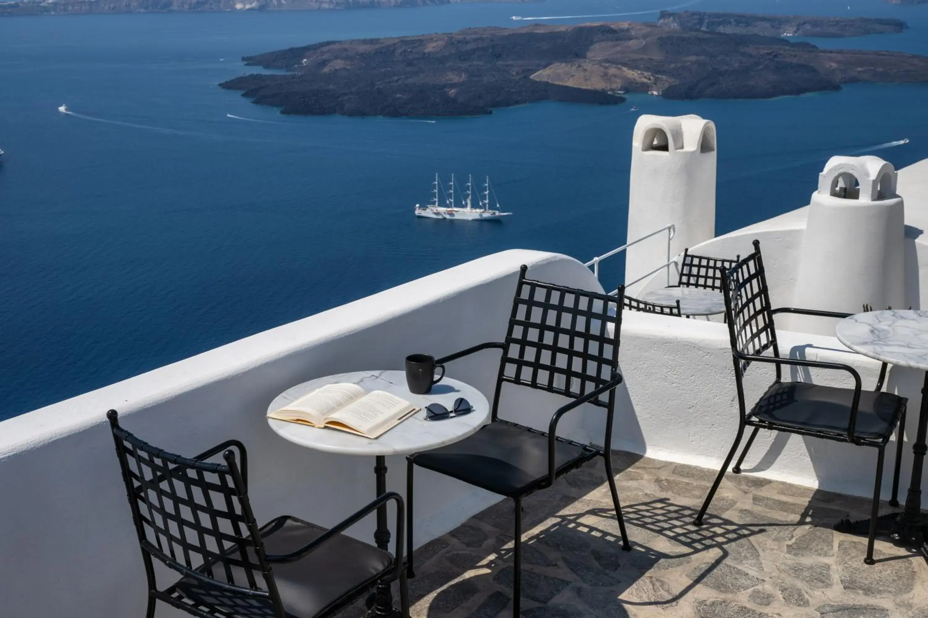 Property building in Eteoro Suites Property building in Eteoro Suites