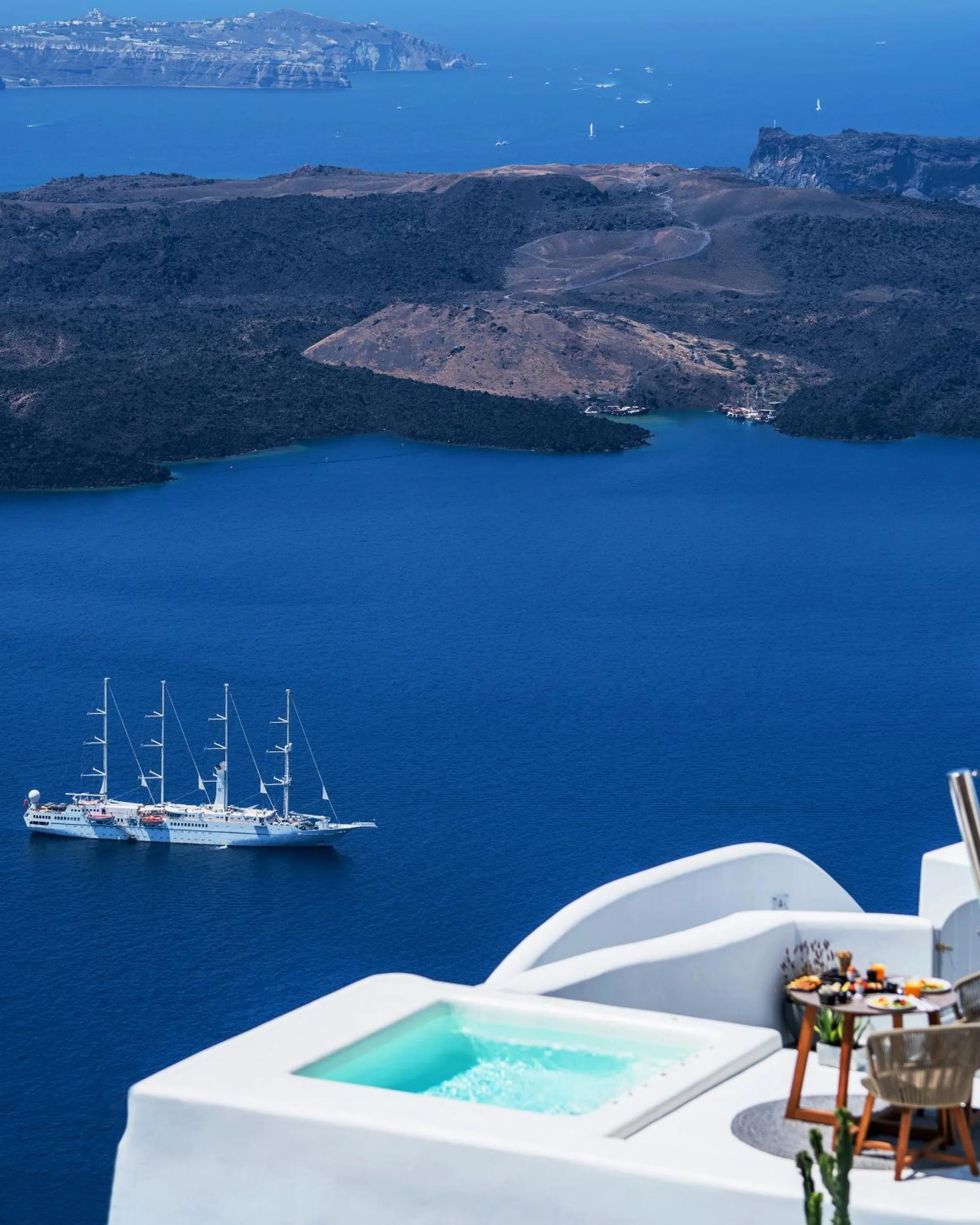 Hot Tub in Eteoro Suites