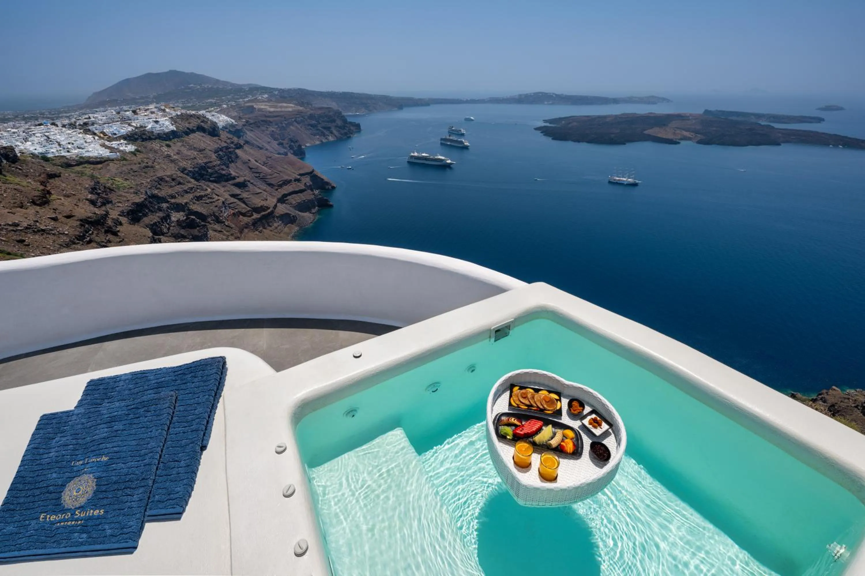 Hot Tub in Eteoro Suites