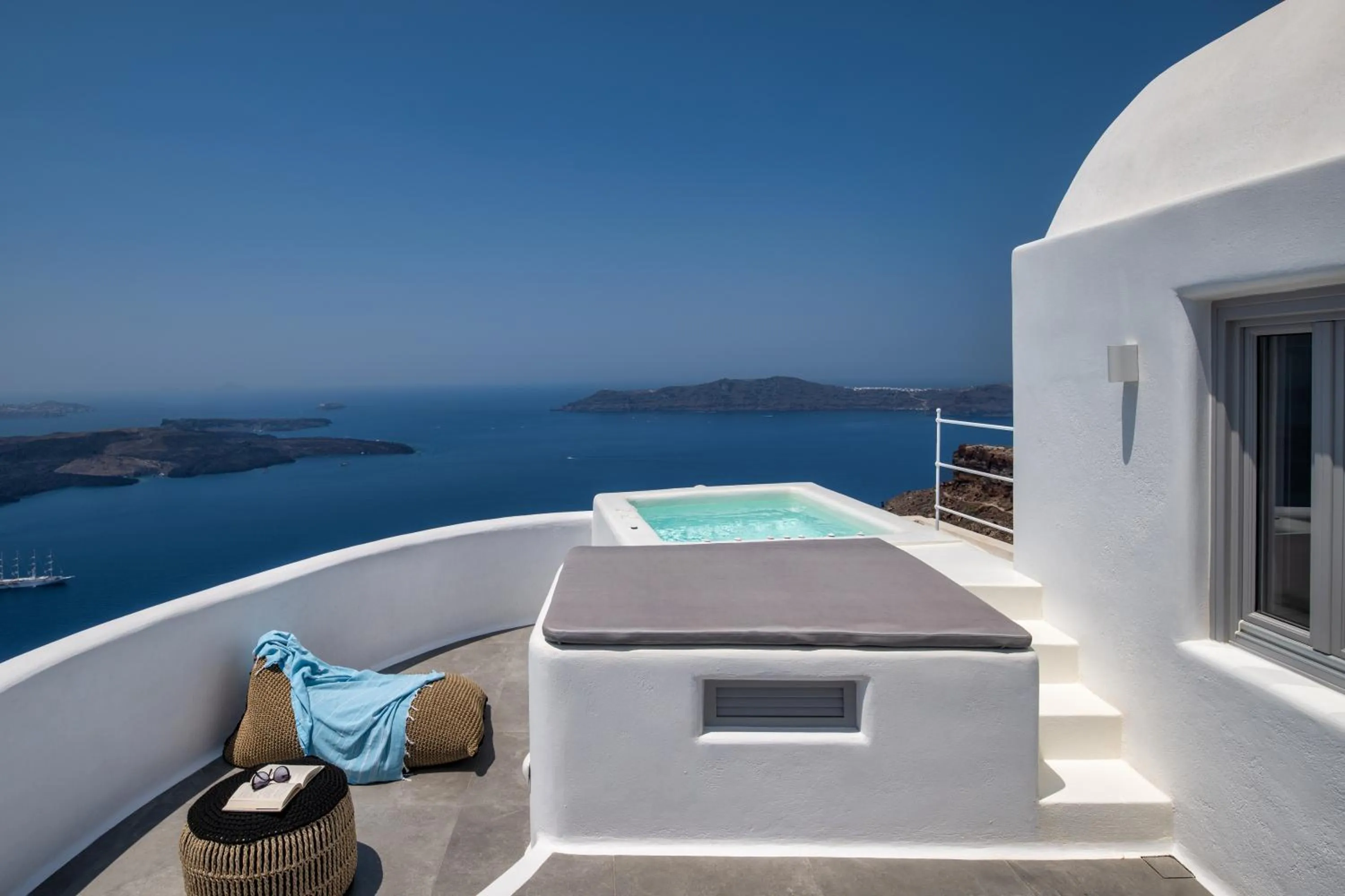 Hot Tub in Eteoro Suites