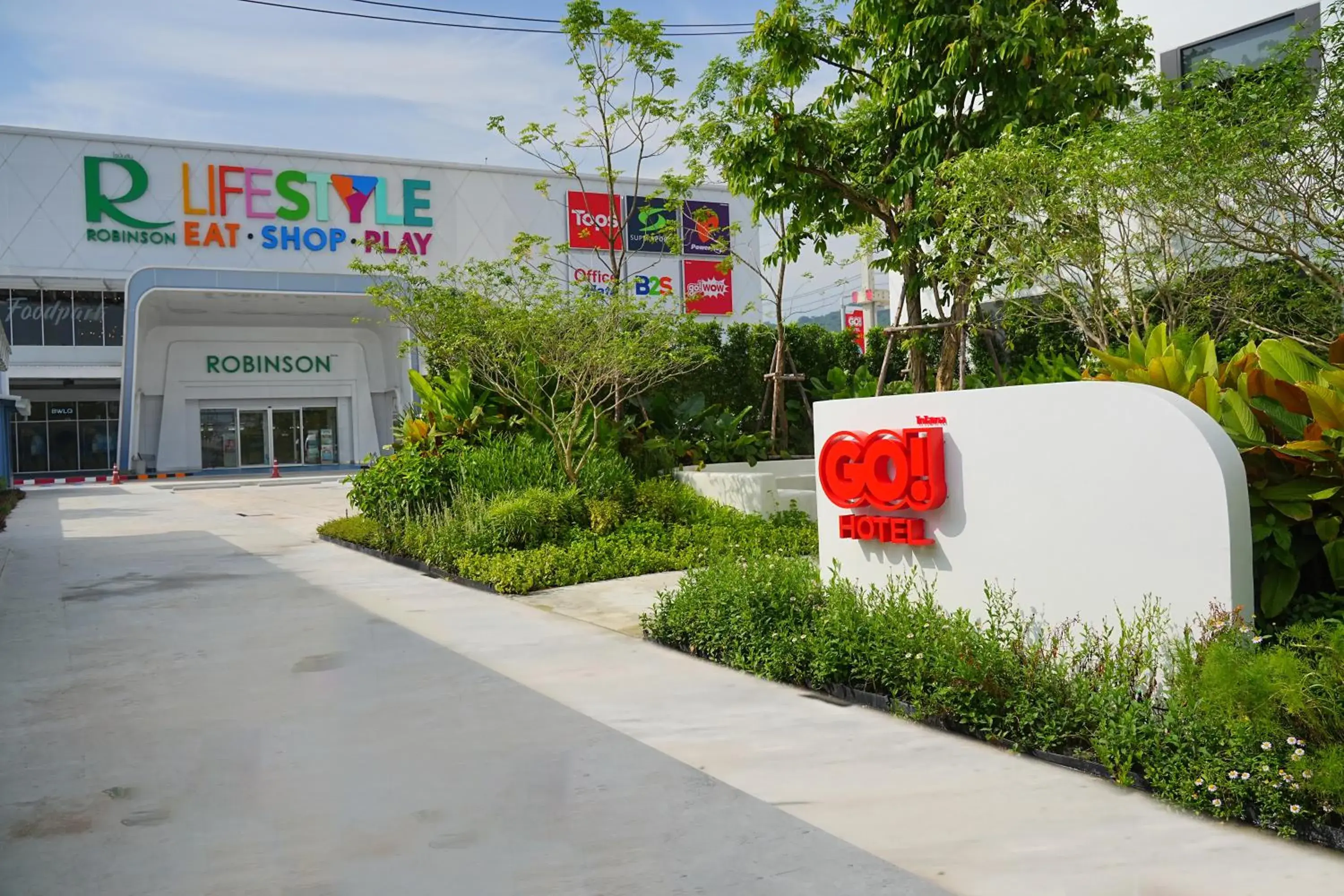Property building in GO Hotel Ban Chang at Robinson Lifestyle Ban Chang Property building in GO Hotel Ban Chang at Robinson Lifestyle Ban Chang