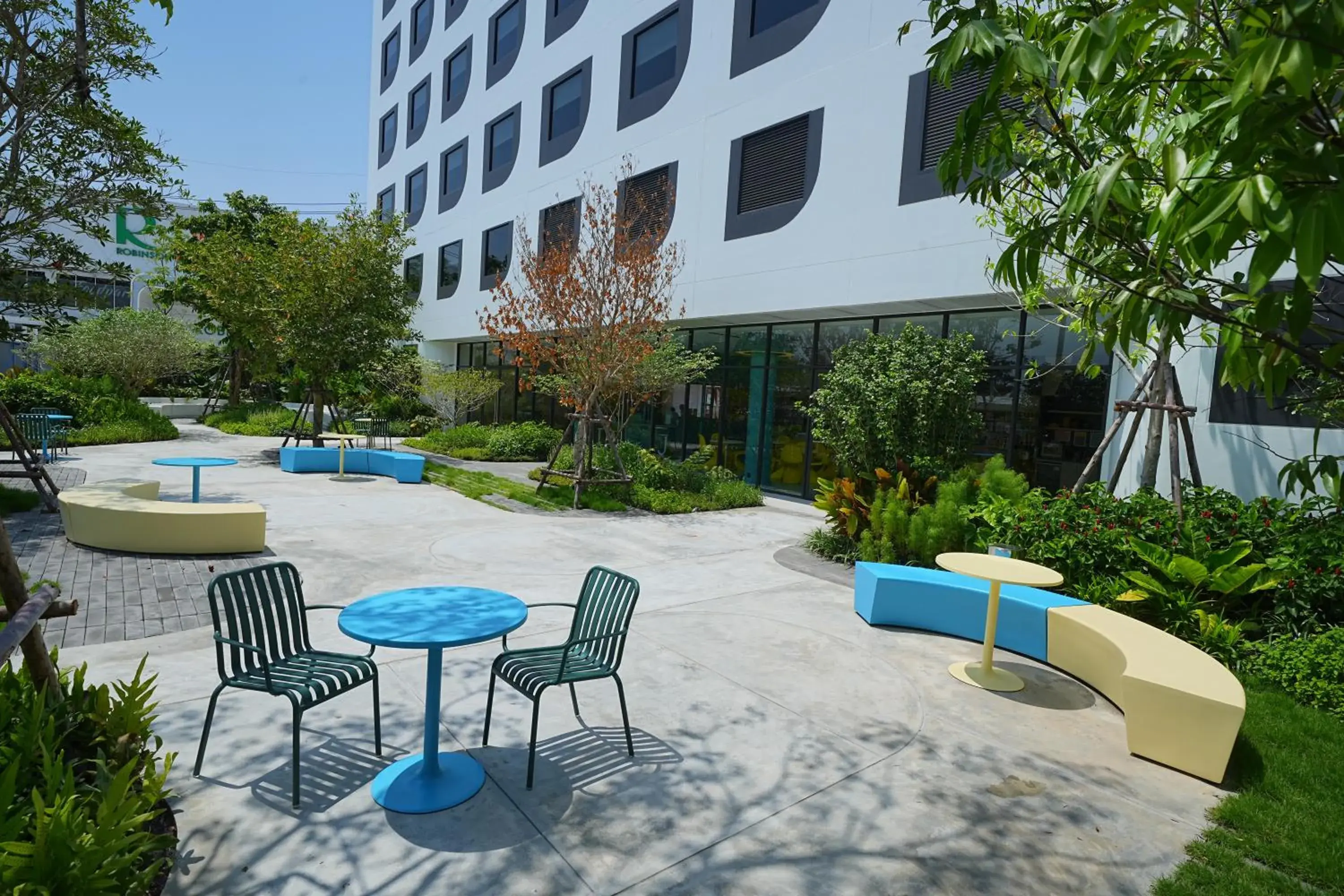 Property building in GO! Hotel Ban Chang at Robinson Lifestyle Ban Chang Property building in GO! Hotel Ban Chang at Robinson Lifestyle Ban Chang
