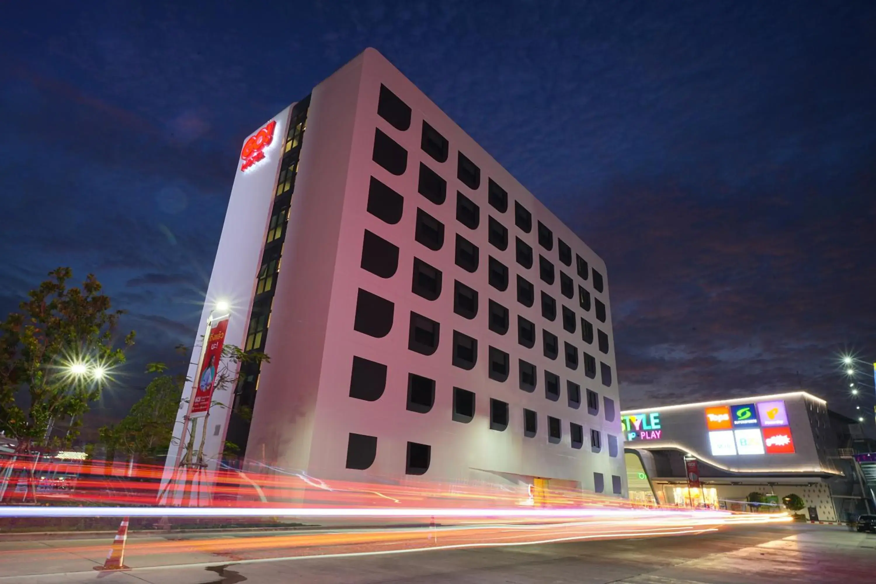 Property building in GO Hotel Ban Chang at Robinson Lifestyle Ban Chang Property building in GO Hotel Ban Chang at Robinson Lifestyle Ban Chang