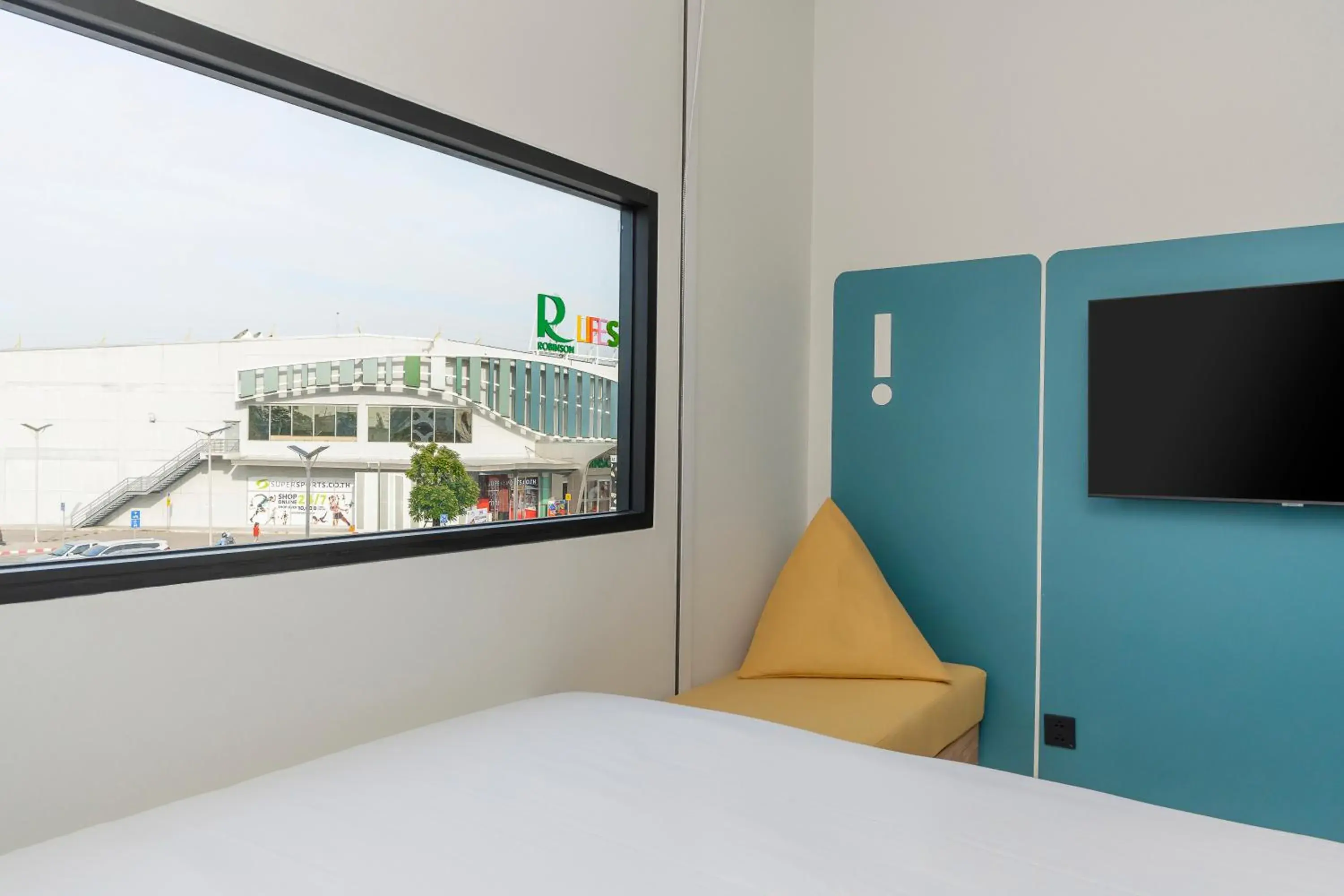 TV and multimedia, Bed in GO Hotel Ban Chang at Robinson Lifestyle Ban Chang TV and multimedia, Bed in GO Hotel Ban Chang at Robinson Lifestyle Ban Chang