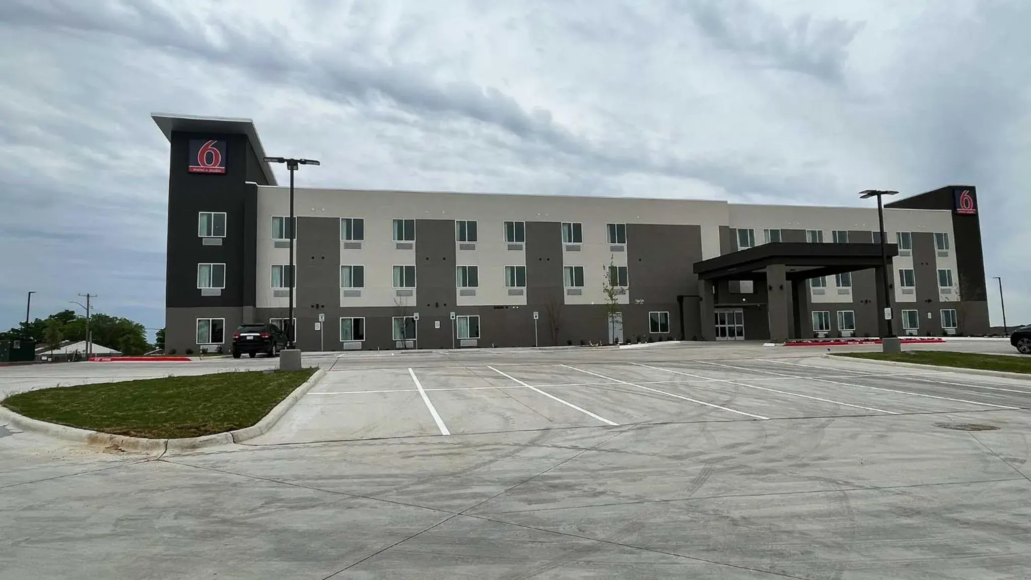 Property building in Motel 6 Fort Worth TX Lake Worth Property building in Motel 6 Fort Worth TX Lake Worth