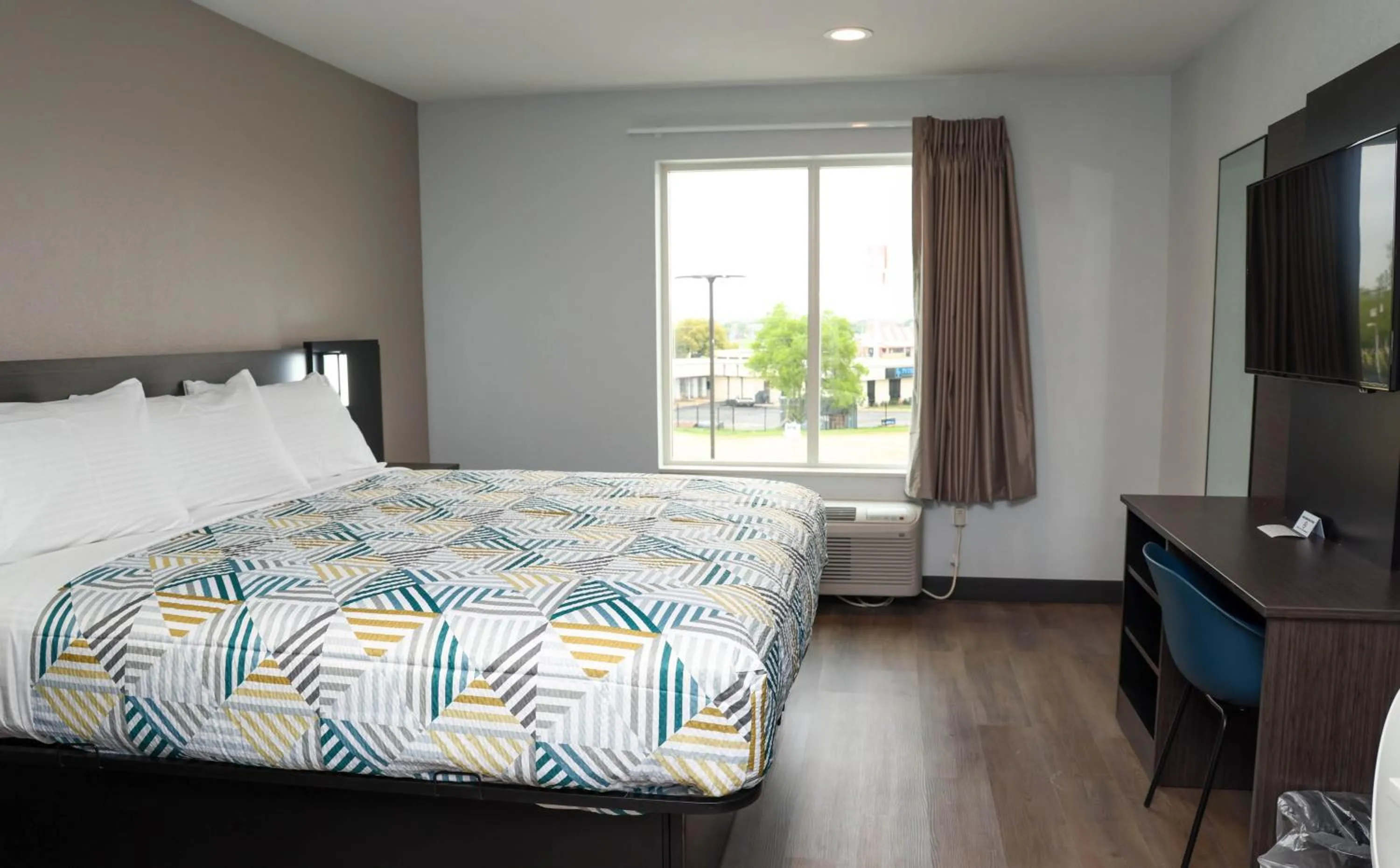 TV and multimedia, Bed in Studio 6 Fort Worth TX Lake Worth