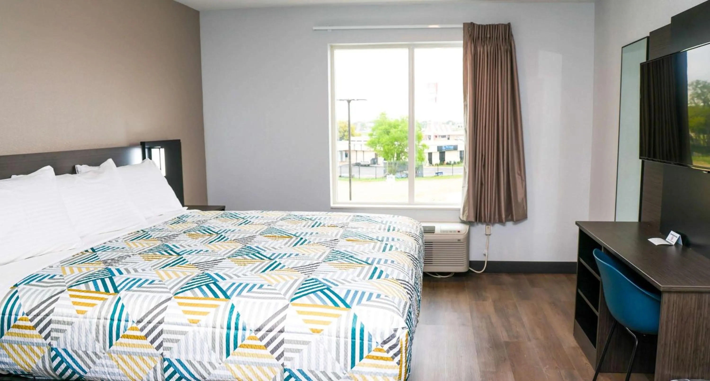 Bedroom, Bed in Studio 6 Fort Worth TX Lake Worth