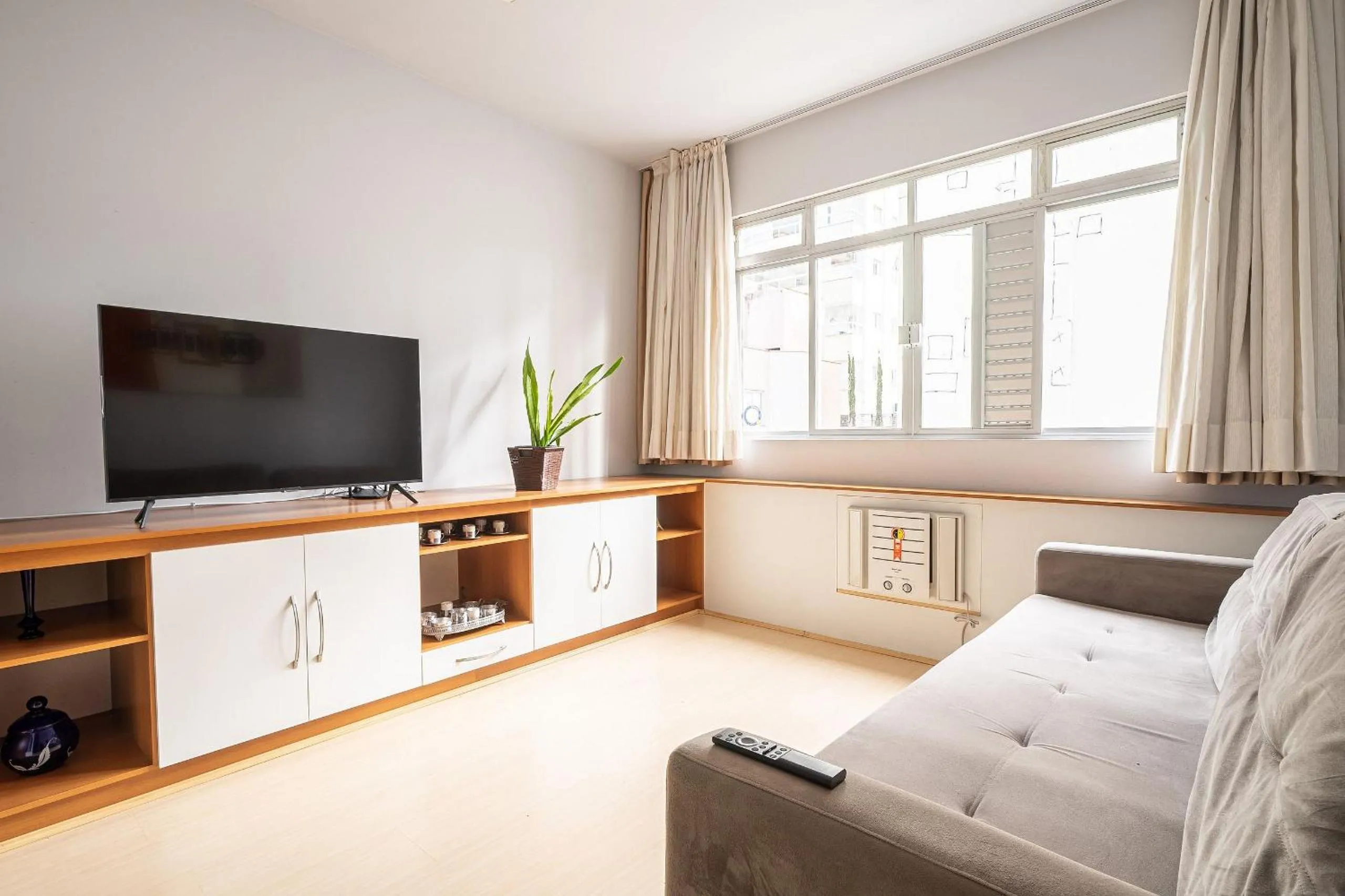 Well equipped apt in BC Center 300m fr/ sea ECP055