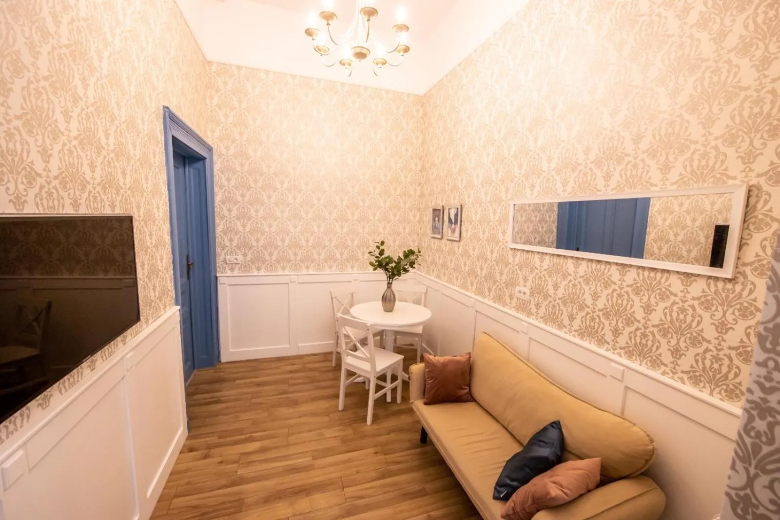 TV and multimedia in VISAJ Deluxe Downtown