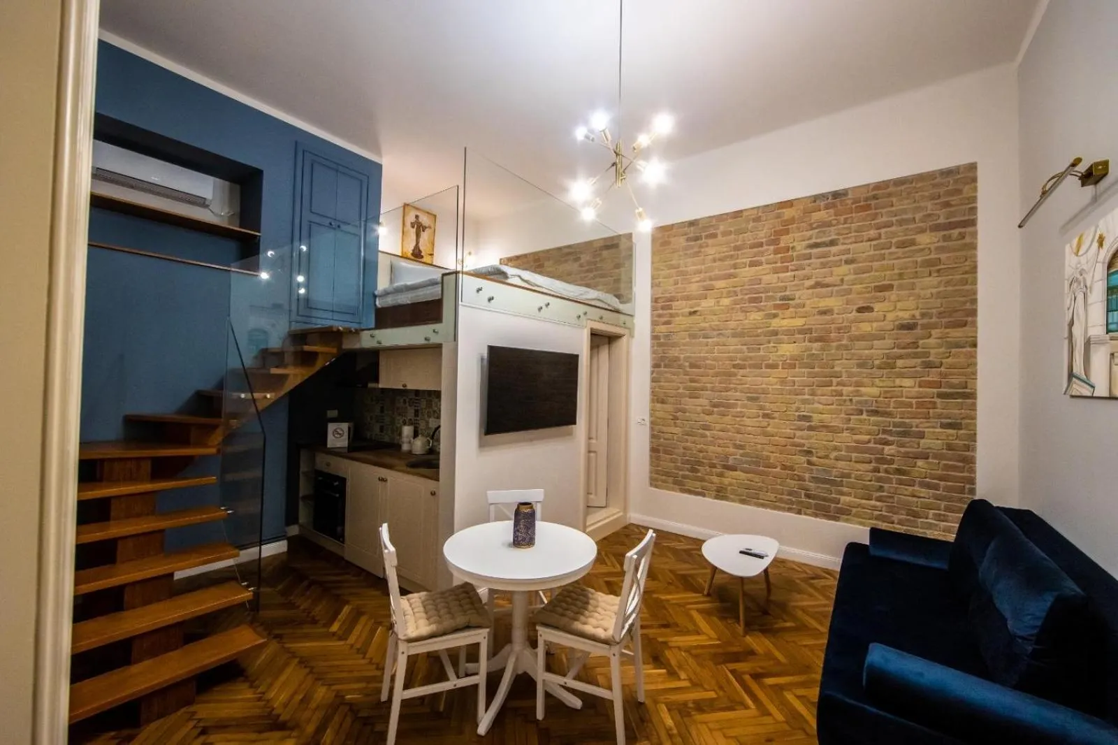 TV and multimedia in VISAJ Deluxe Downtown