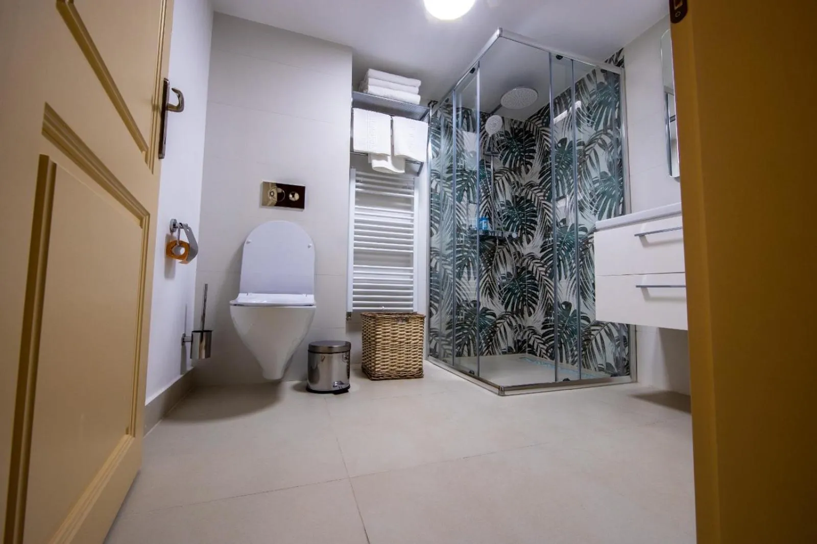 Shower in VISAJ Deluxe Downtown