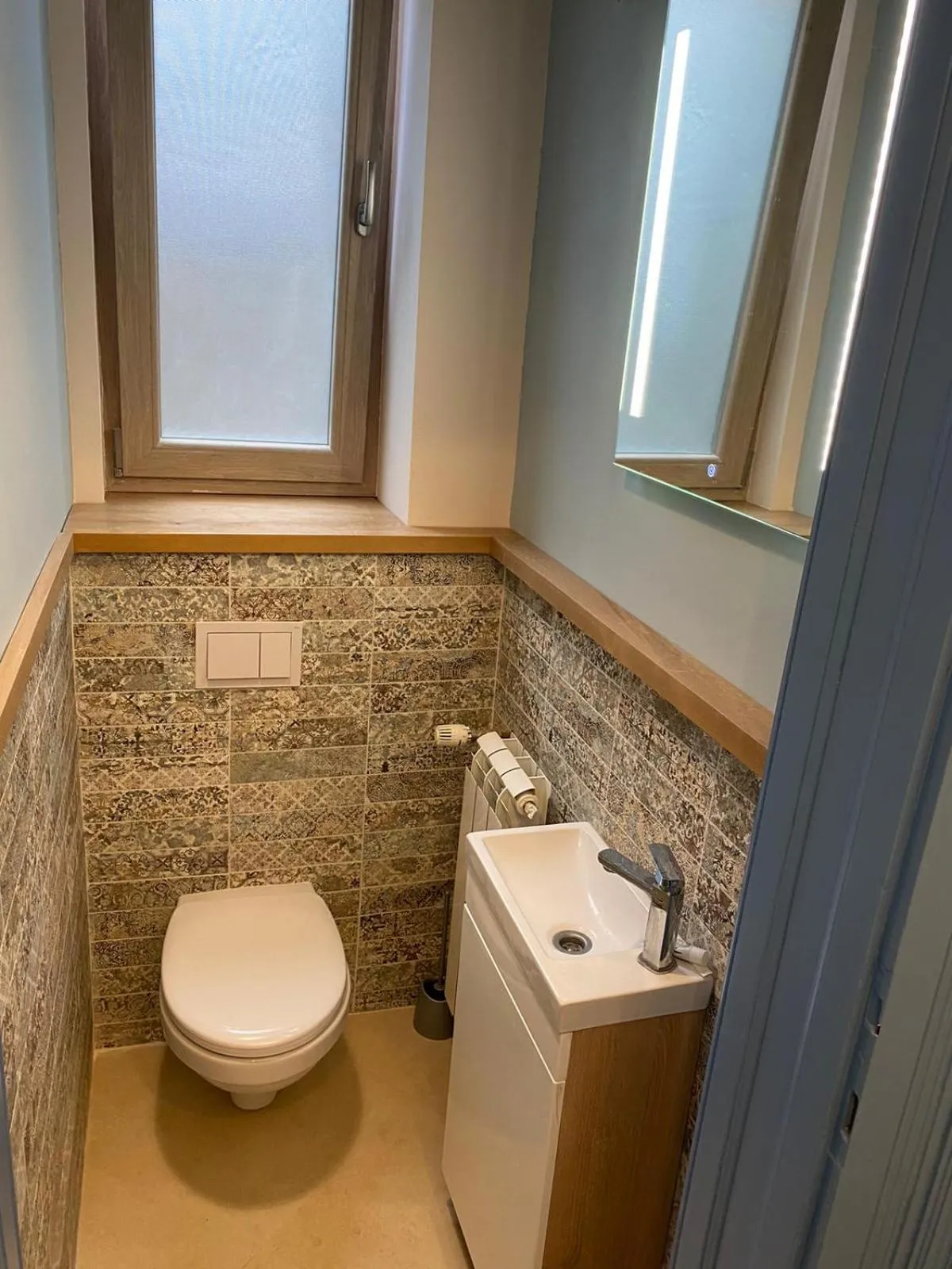 Toilet in VISAJ Deluxe Downtown