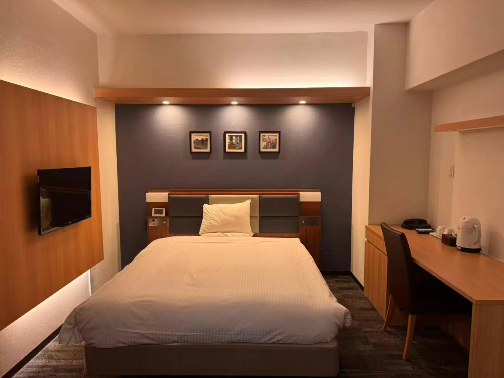 Bed in Floral Hotel East Shinsaibashi