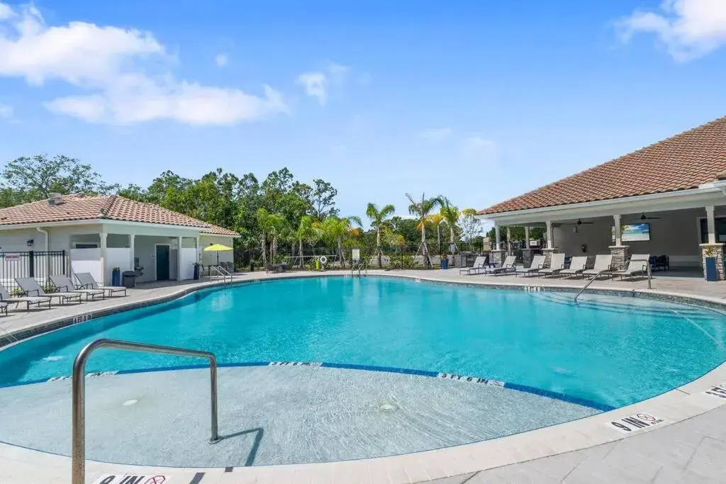 Elegant 1BR/1BA Condo with Pool, Gym and Laundry Elegant 1BR/1BA Condo with Pool, Gym and Laundry