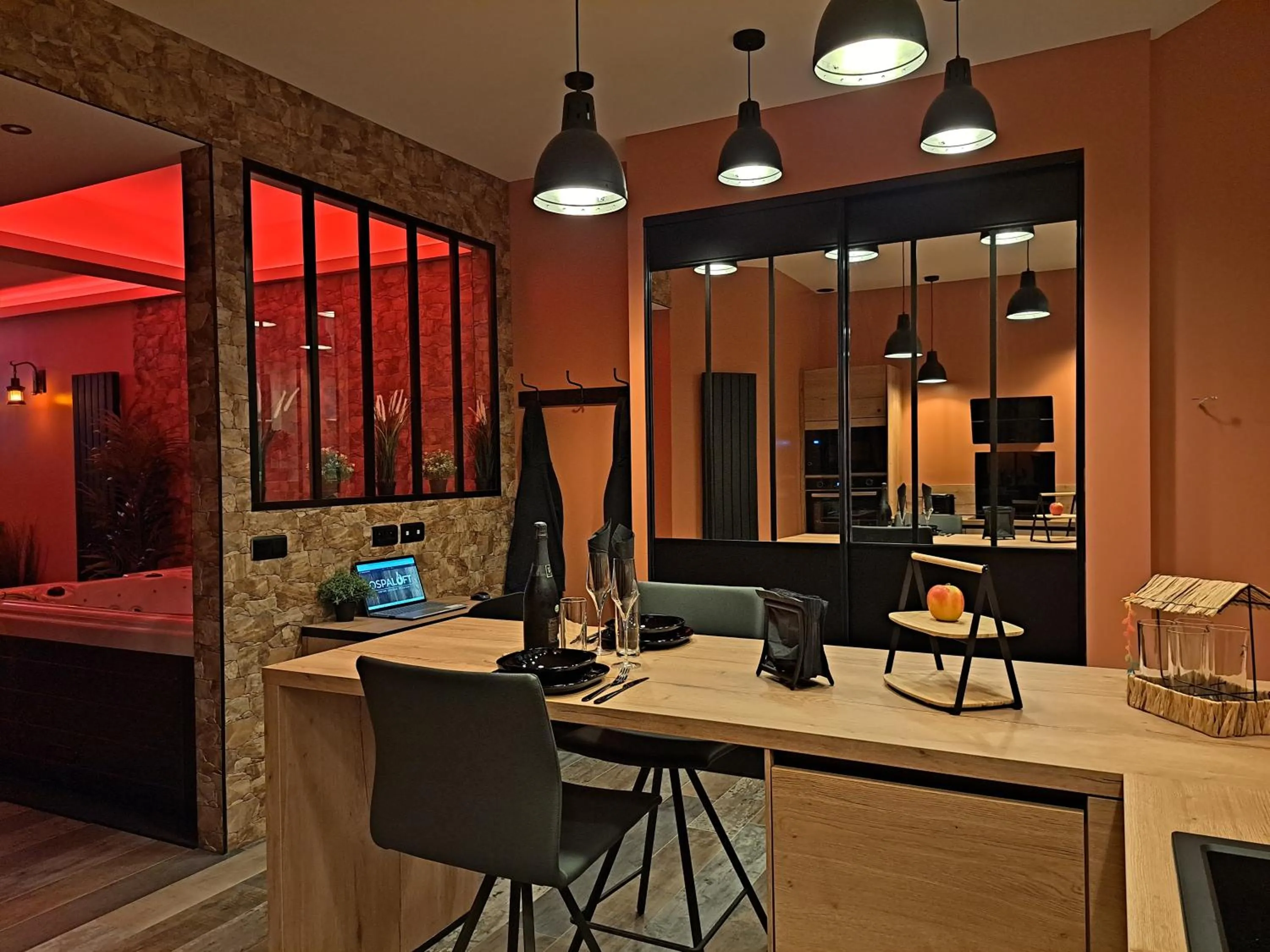 Kitchen or kitchenette in Ospaloft, meublé haut de gamme avec spa privatif
