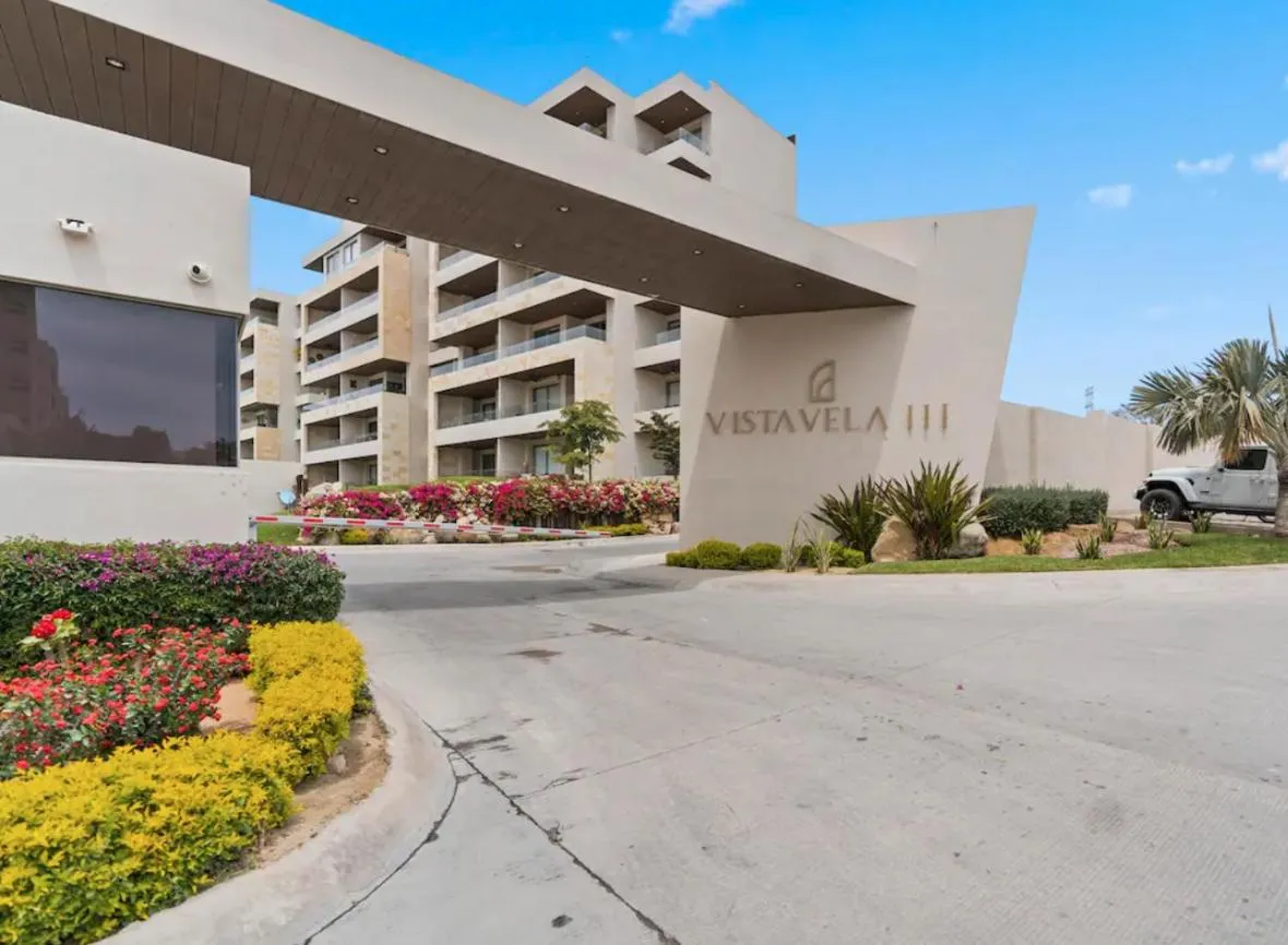 Facade/entrance in Loft con balcón privado, estacionamiento gratis - Un oasis en Los Cabos